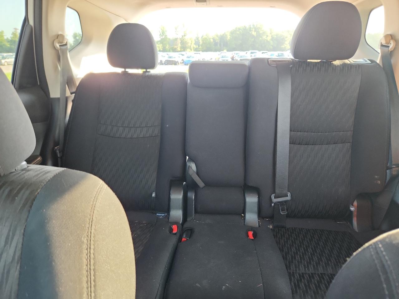 2019 Nissan Rogue S Серебряный vin: 5N1AT2MT3KC748377