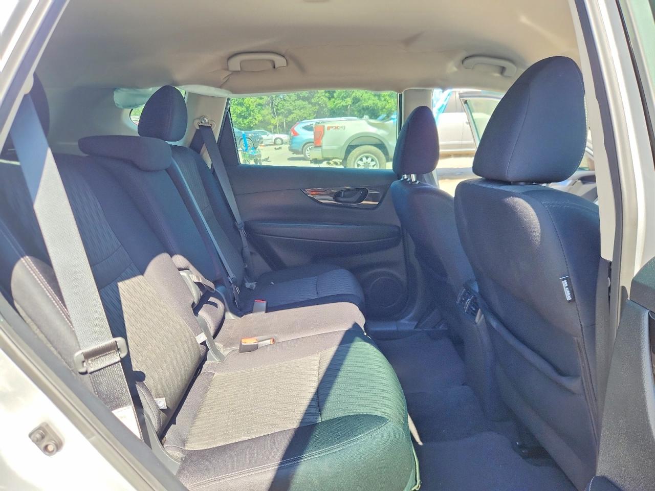 2019 Nissan Rogue S Silver vin: 5N1AT2MT3KC800476