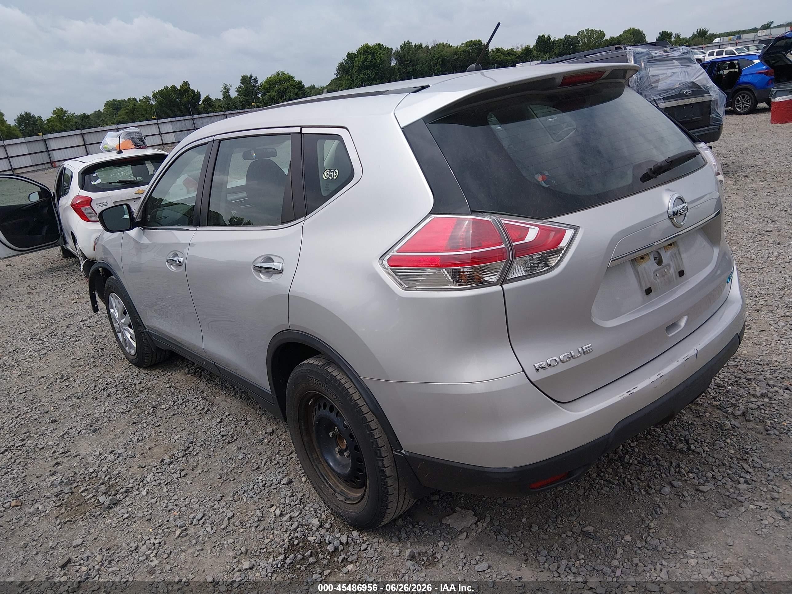 2014 Nissan Rogue S Silver vin: 5N1AT2MT4EC764172