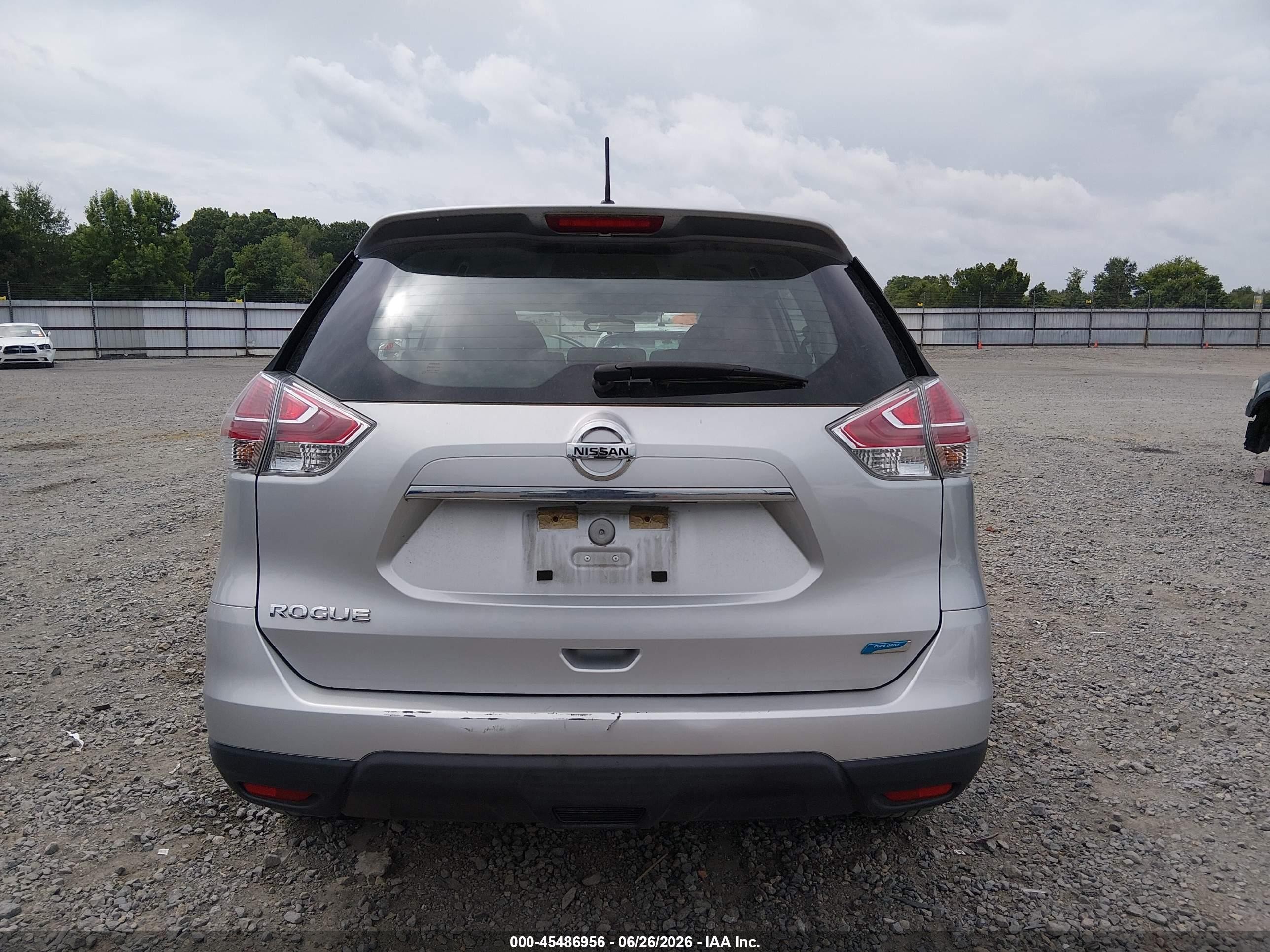 2014 Nissan Rogue S Silver vin: 5N1AT2MT4EC764172