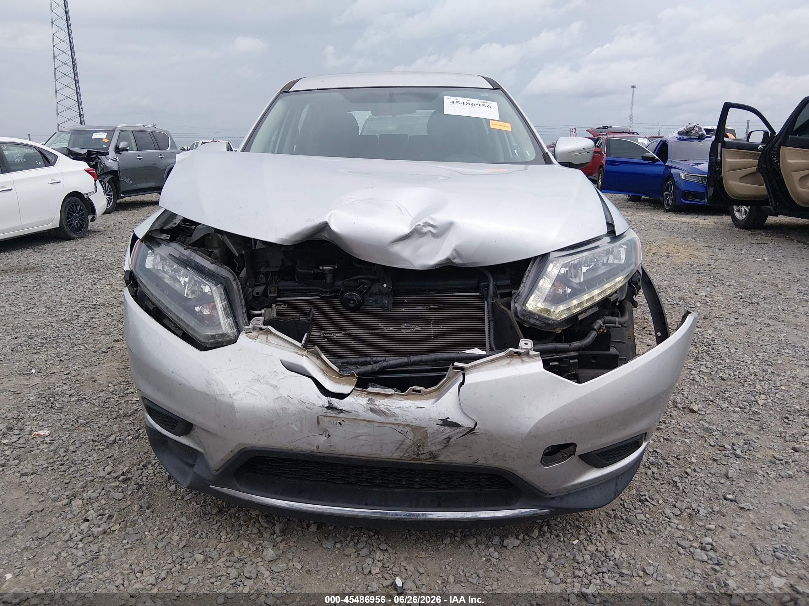 2014 Nissan Rogue S Silver vin: 5N1AT2MT4EC764172