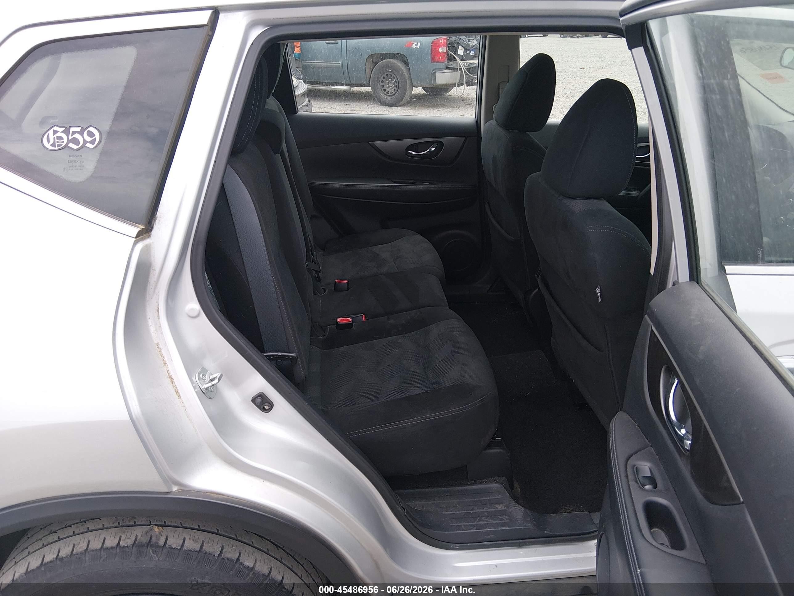2014 Nissan Rogue S Silver vin: 5N1AT2MT4EC764172