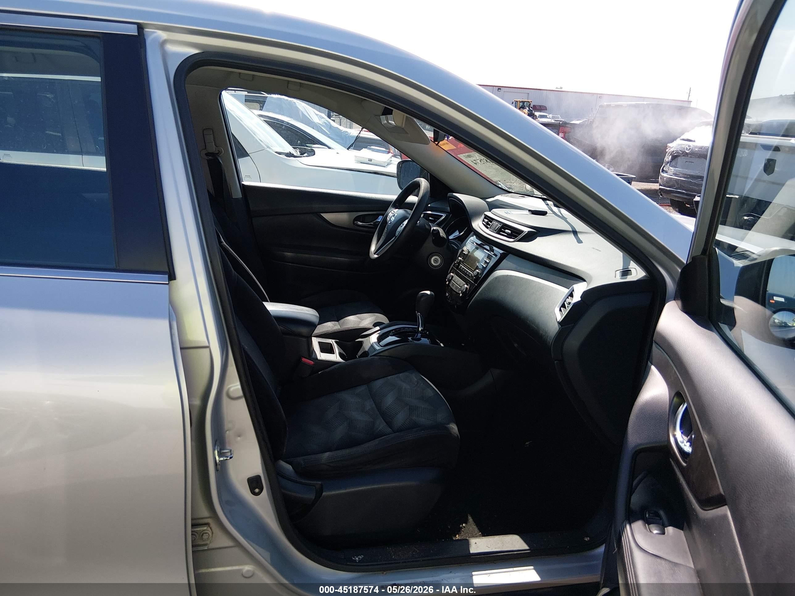 2014 Nissan Rogue S Silver vin: 5N1AT2MT4EC764415