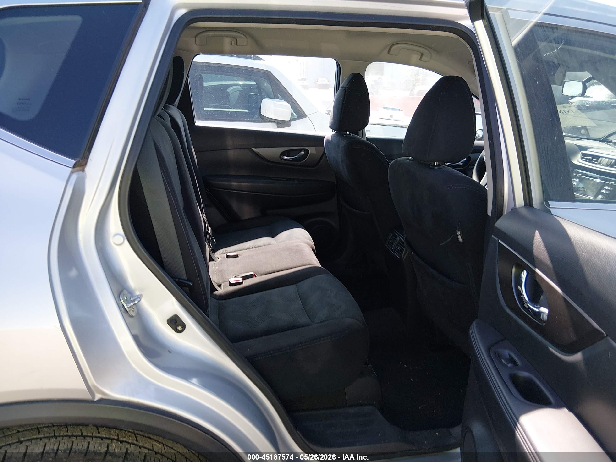 2014 Nissan Rogue S Silver vin: 5N1AT2MT4EC764415