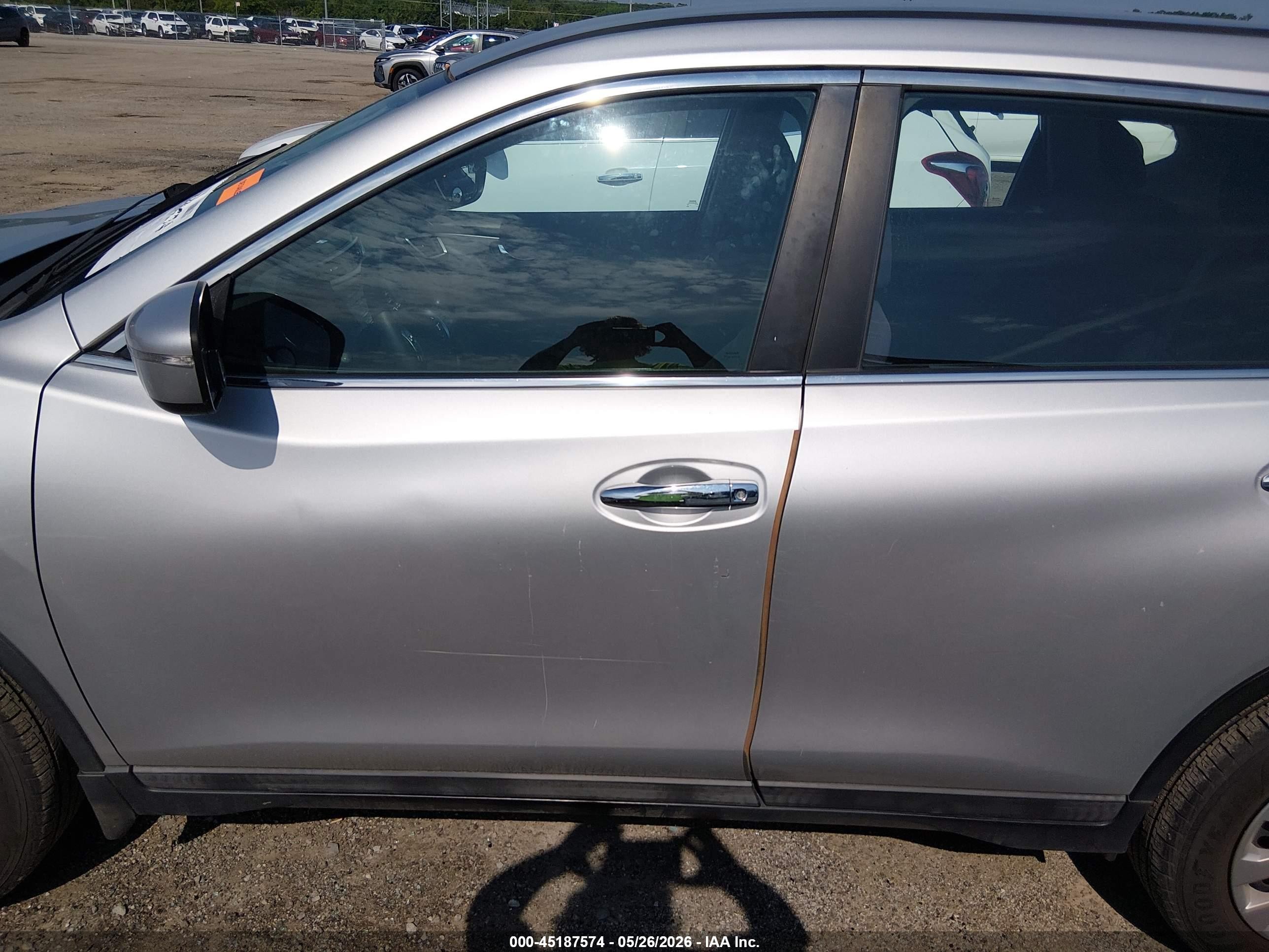 2014 Nissan Rogue S Silver vin: 5N1AT2MT4EC764415