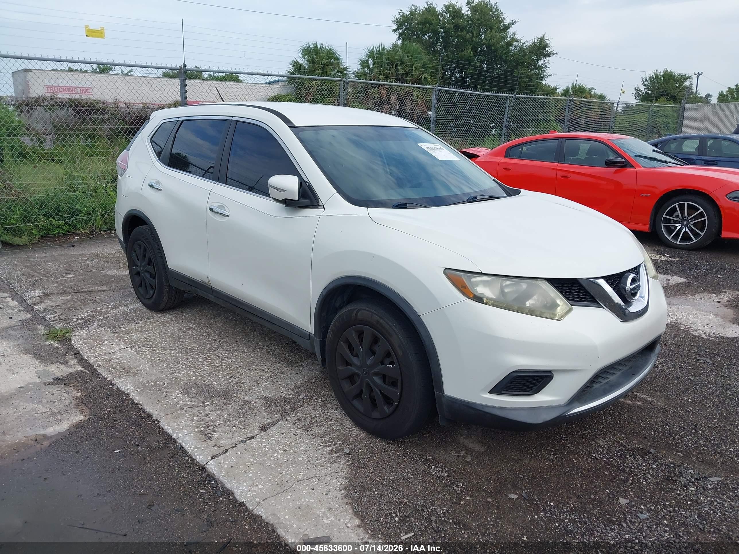 2014 Nissan Rogue S White vin: 5N1AT2MT4EC832471