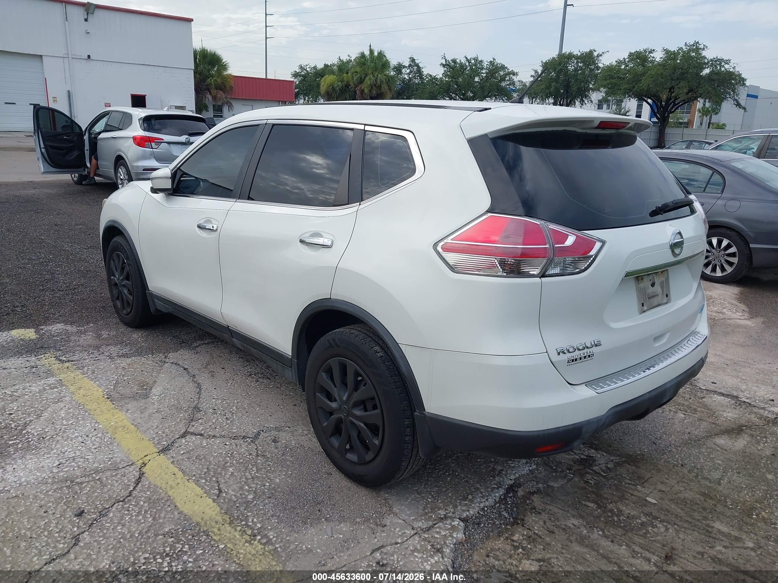 2014 Nissan Rogue S White vin: 5N1AT2MT4EC832471