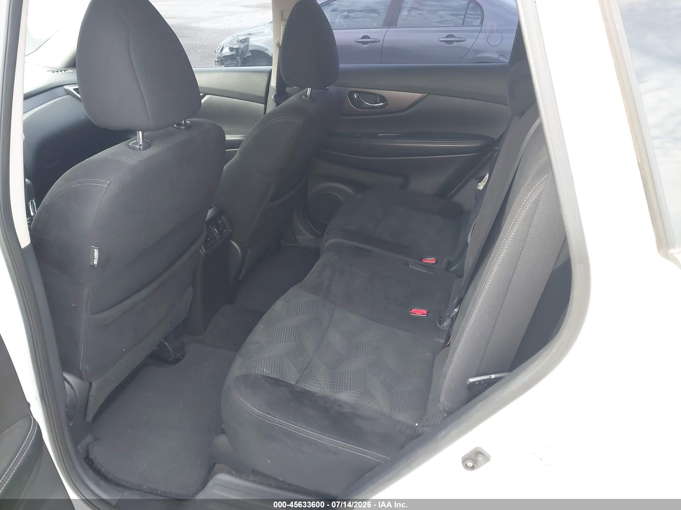 2014 Nissan Rogue S White vin: 5N1AT2MT4EC832471