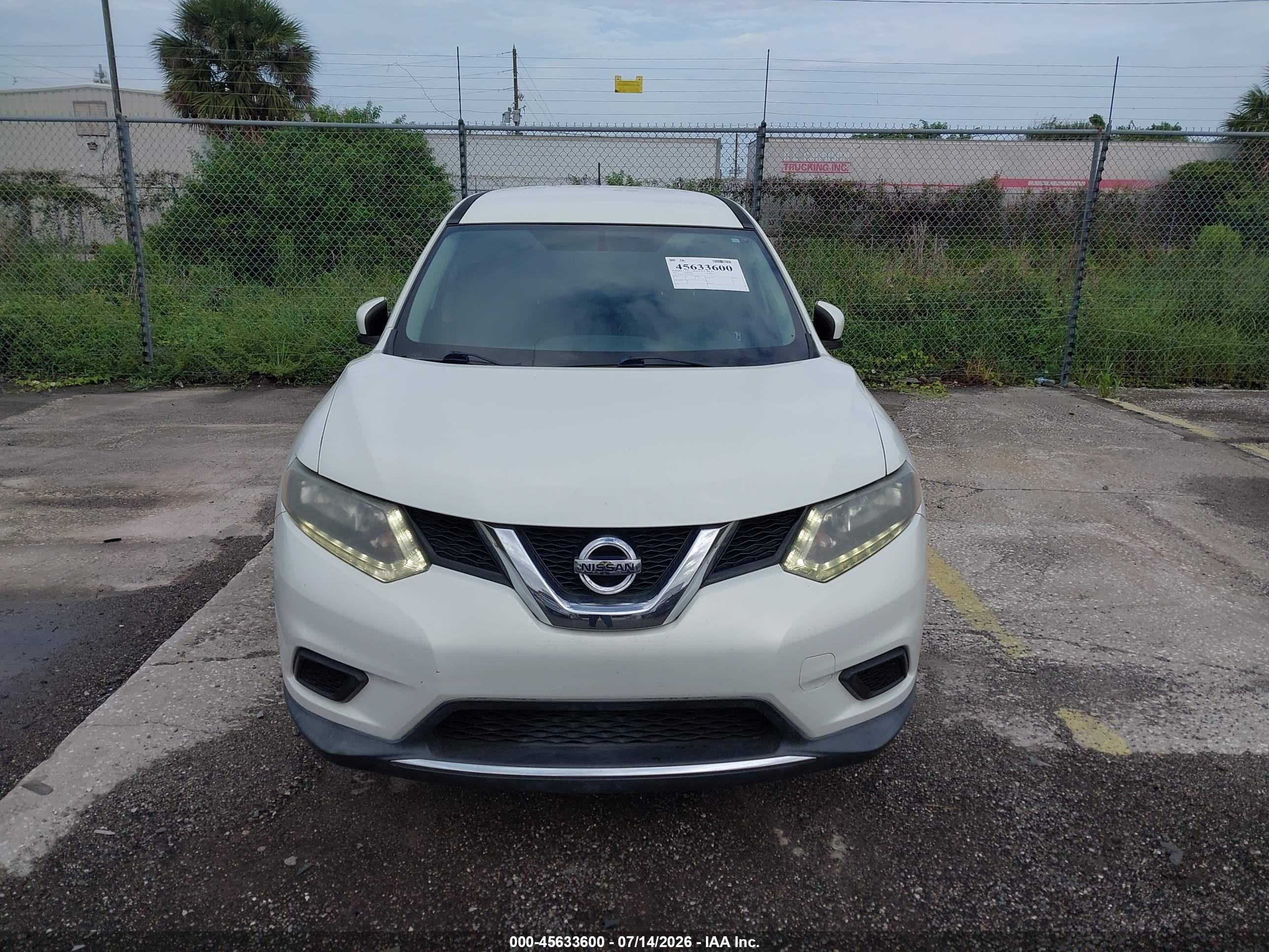 2014 Nissan Rogue S White vin: 5N1AT2MT4EC832471