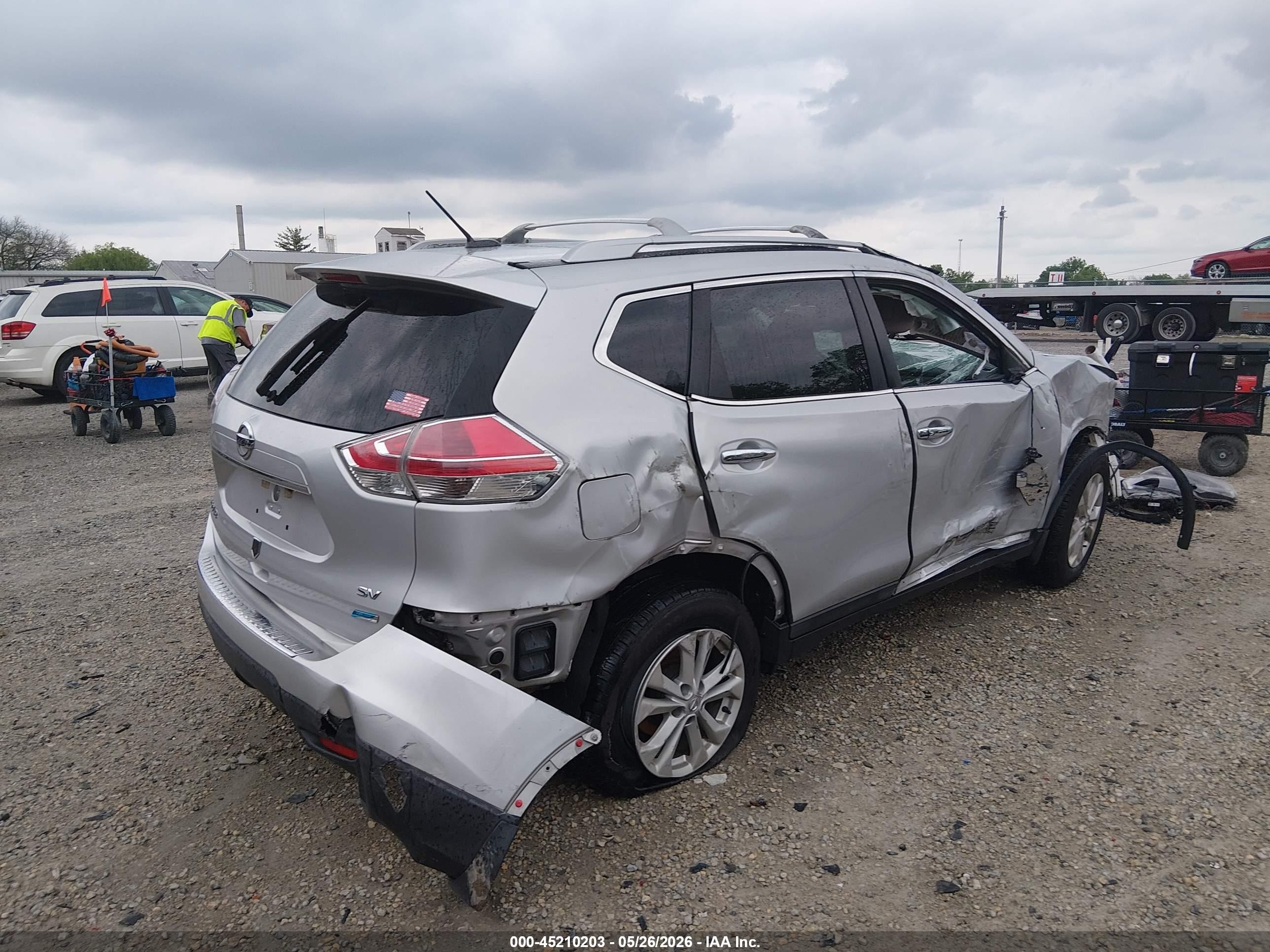 2014 Nissan Rogue Sv Silver vin: 5N1AT2MT4EC838237