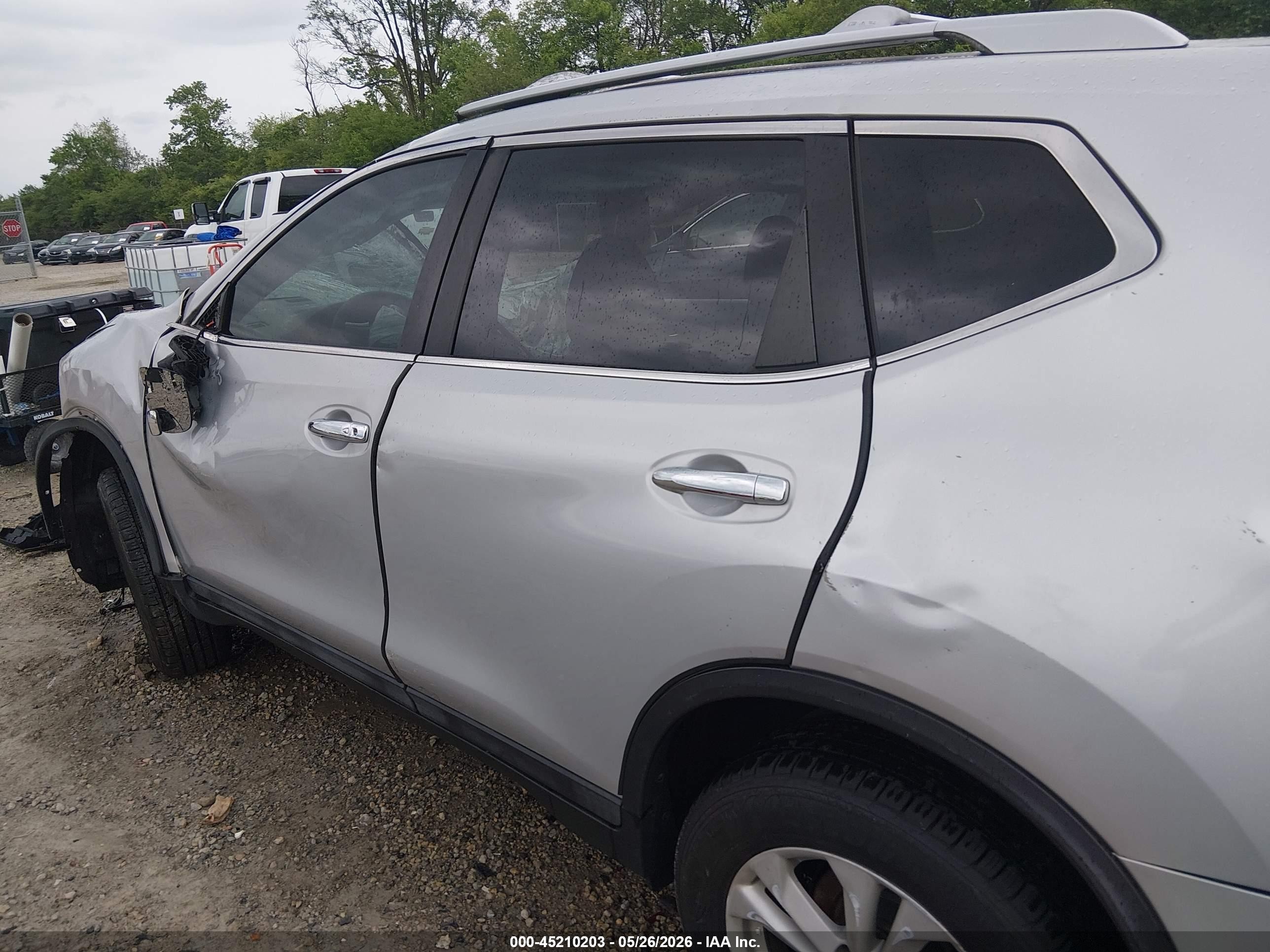 2014 Nissan Rogue Sv Silver vin: 5N1AT2MT4EC838237