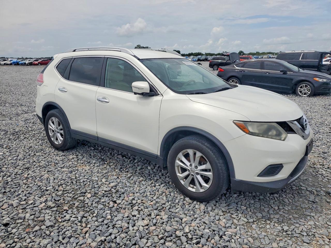 2014 Nissan Rogue Sv White vin: 5N1AT2MT4EC846399