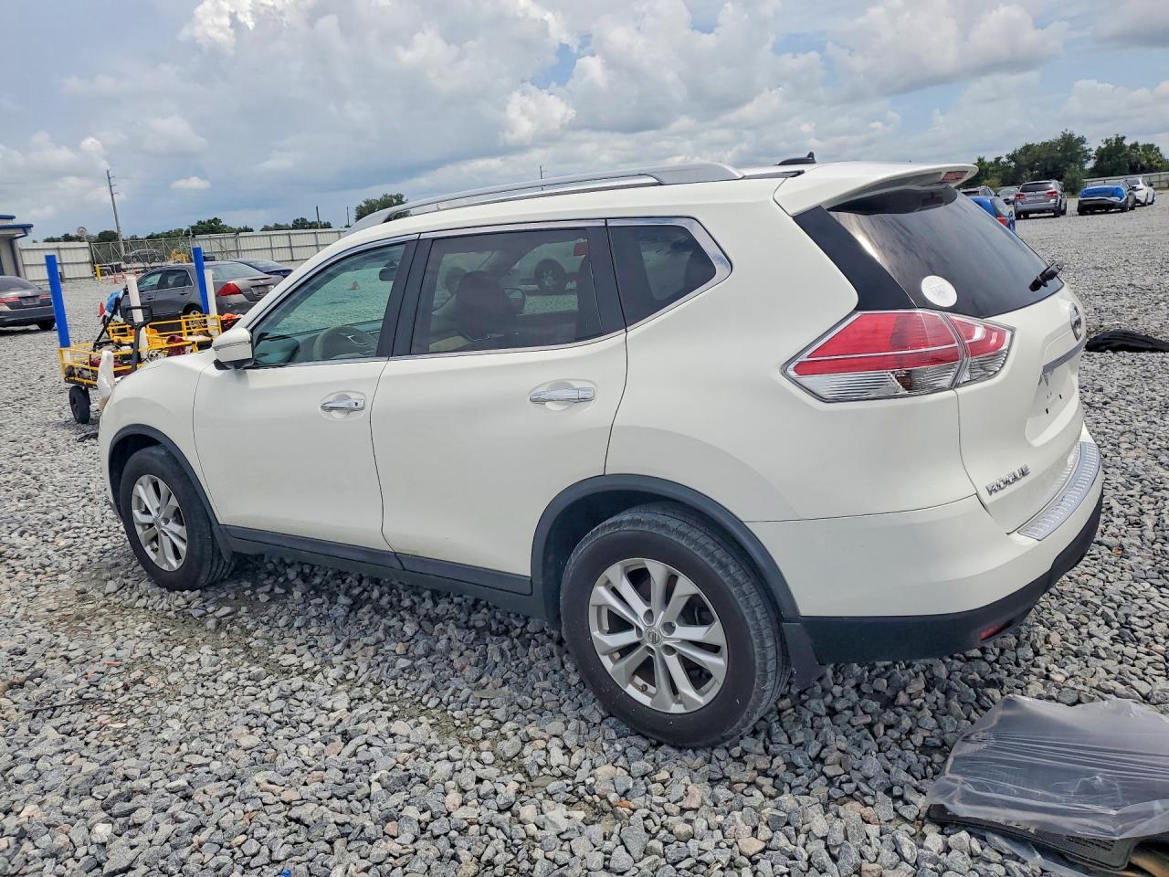 2014 Nissan Rogue Sv White vin: 5N1AT2MT4EC846399