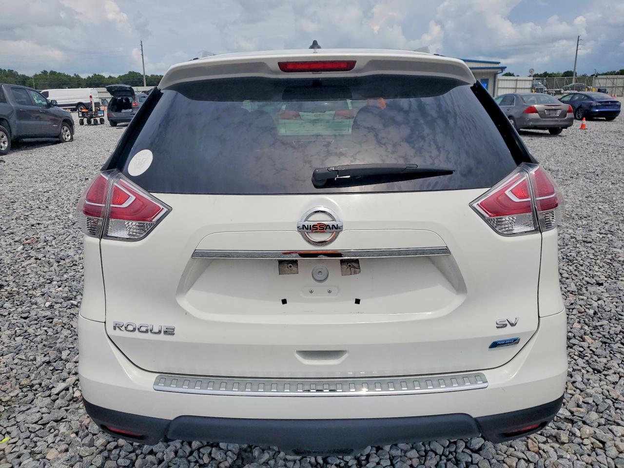 2014 Nissan Rogue Sv White vin: 5N1AT2MT4EC846399
