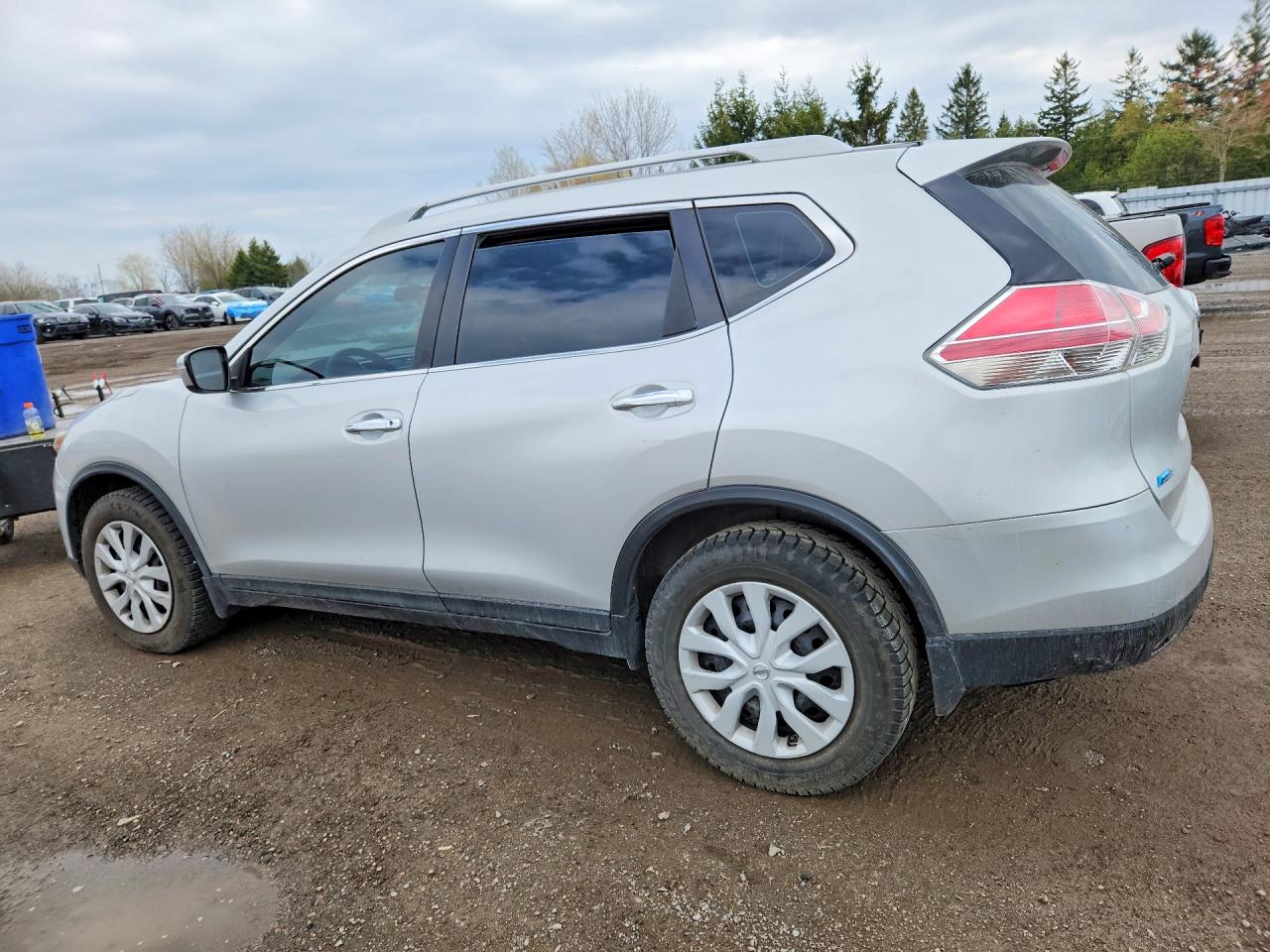 2014 Nissan Rogue S Silver vin: 5N1AT2MT4EC857581