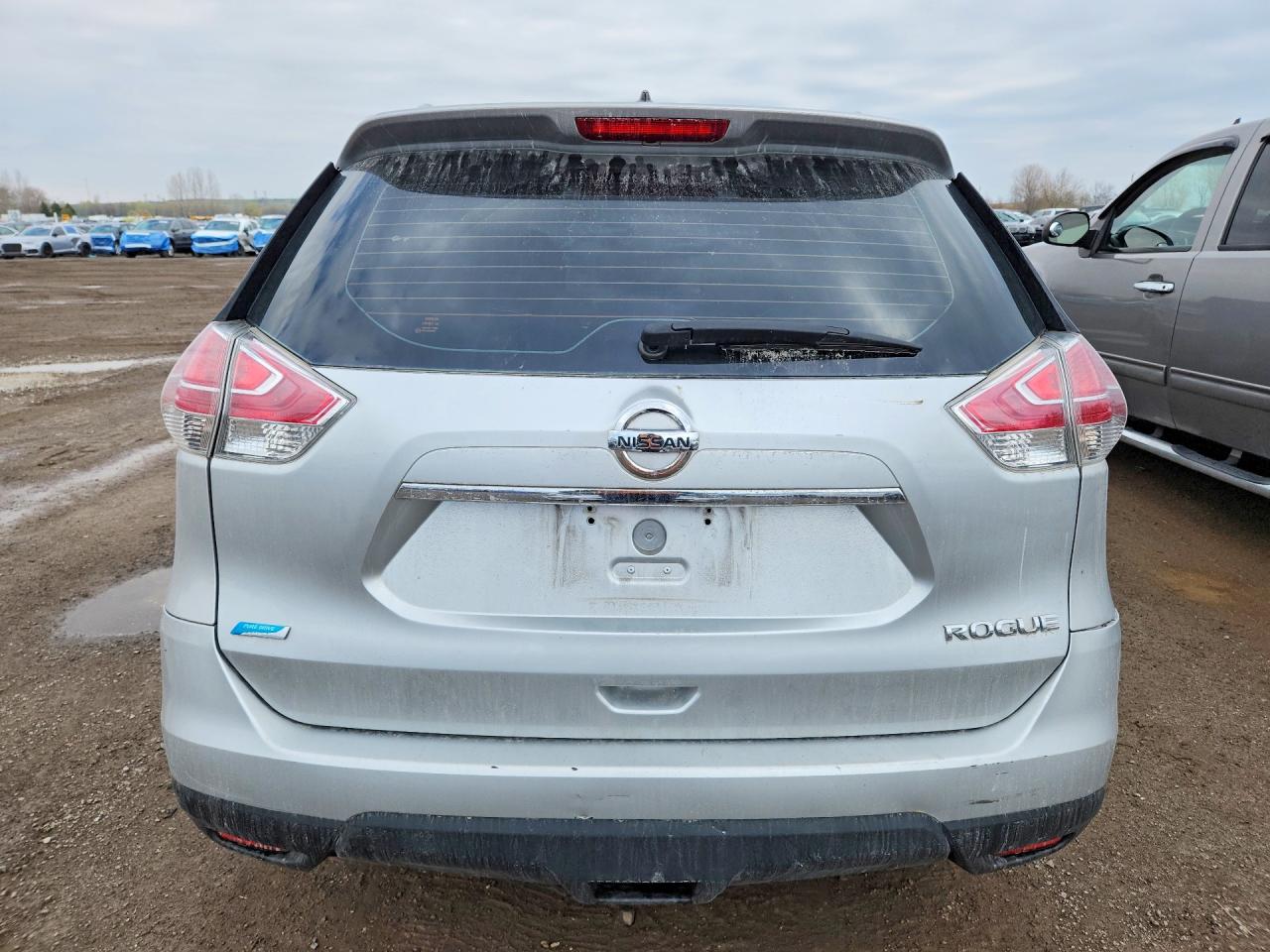2014 Nissan Rogue S Silver vin: 5N1AT2MT4EC857581