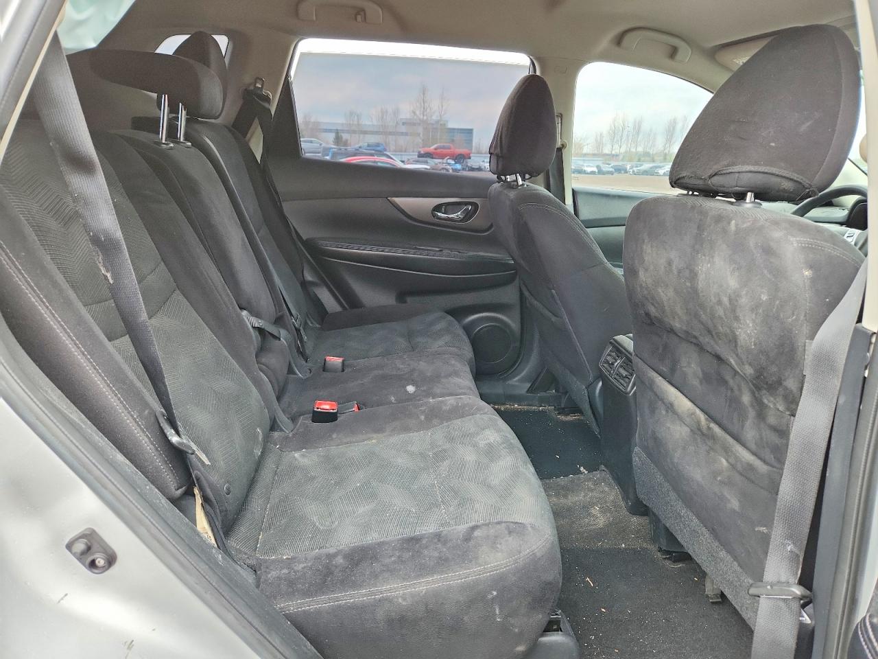 2014 Nissan Rogue S Silver vin: 5N1AT2MT4EC857581