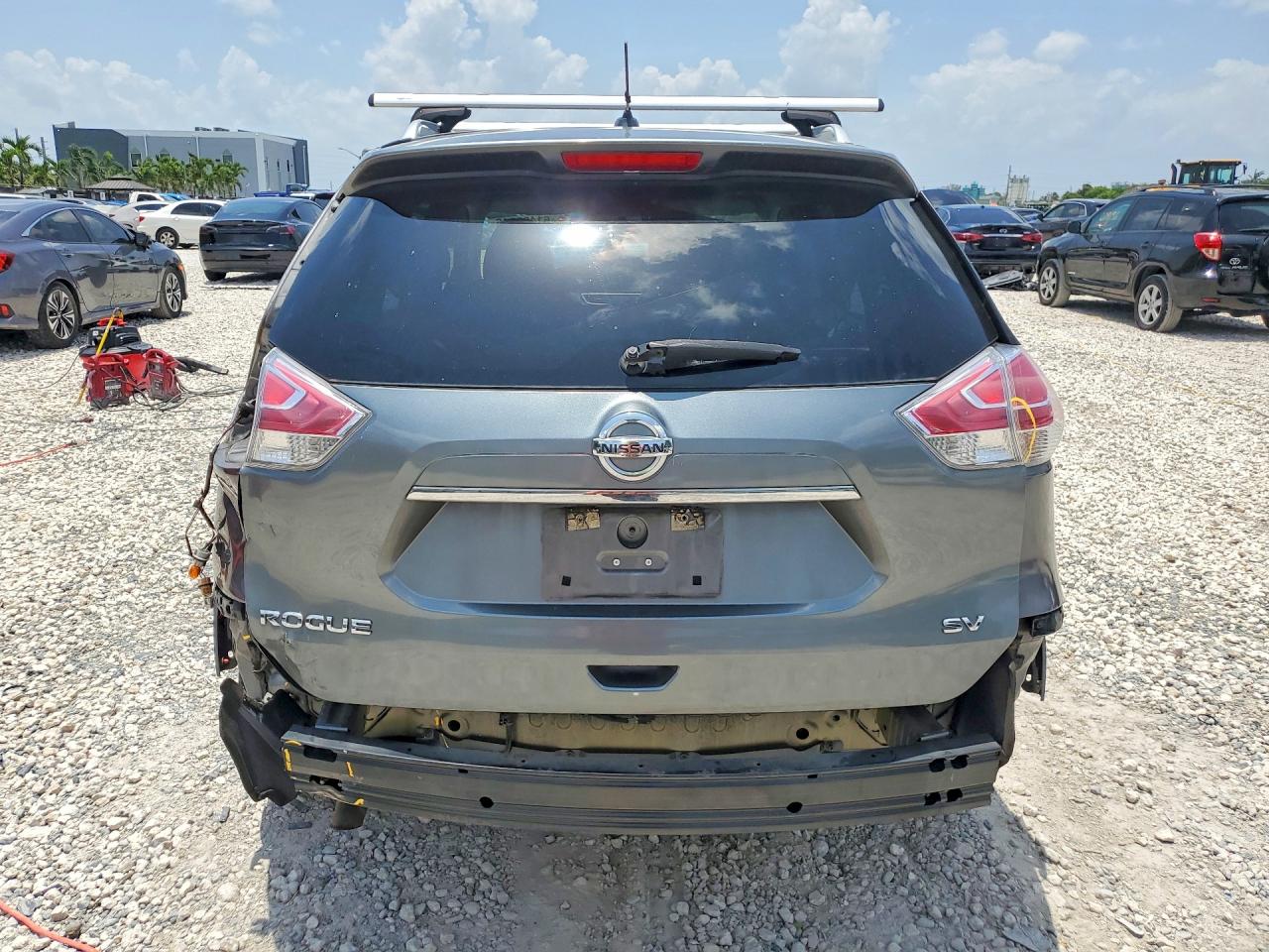2015 Nissan Rogue Sv Silver vin: 5N1AT2MT4FC751407