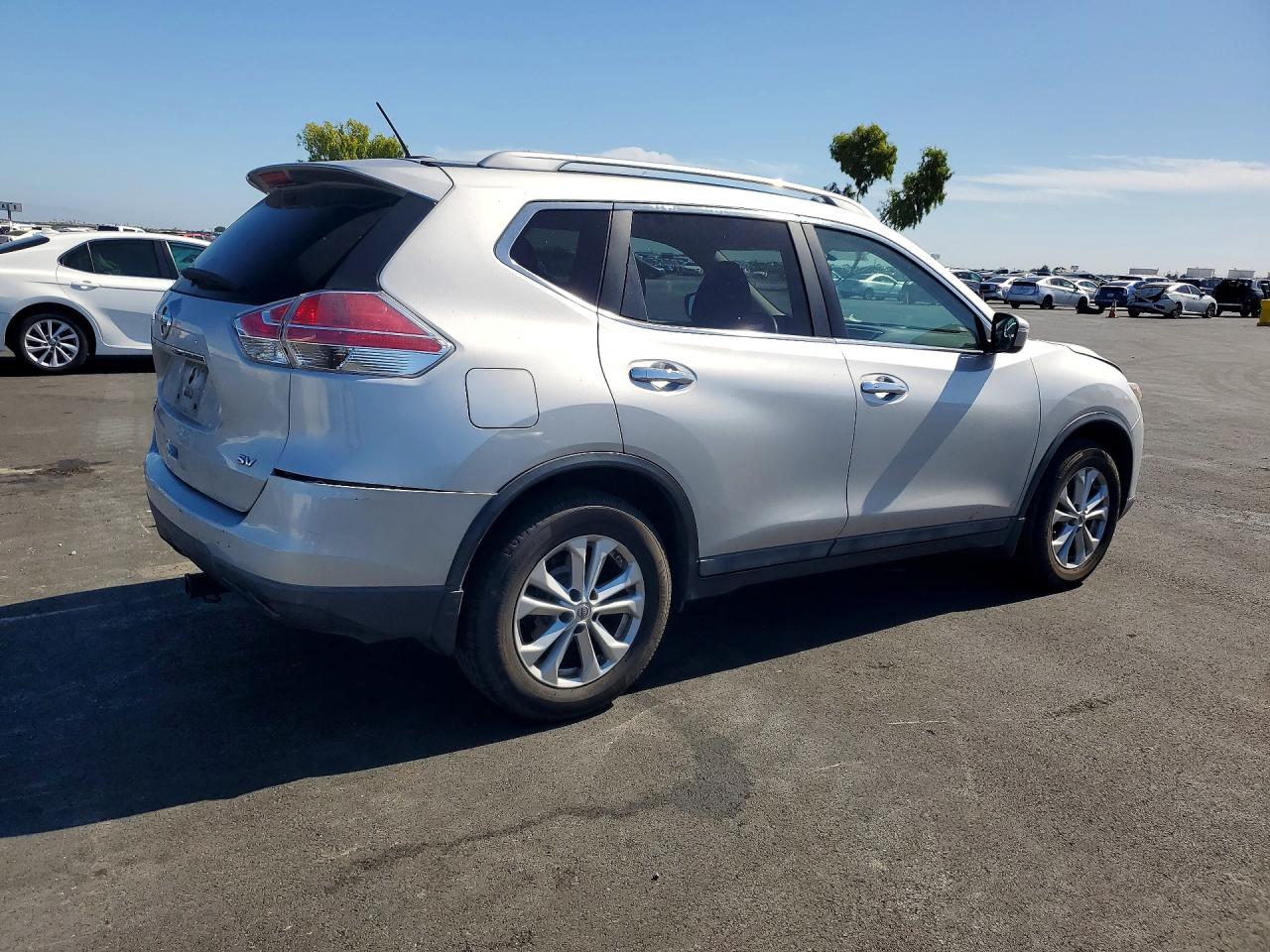 2015 Nissan Rogue Sv Silver vin: 5N1AT2MT4FC773651
