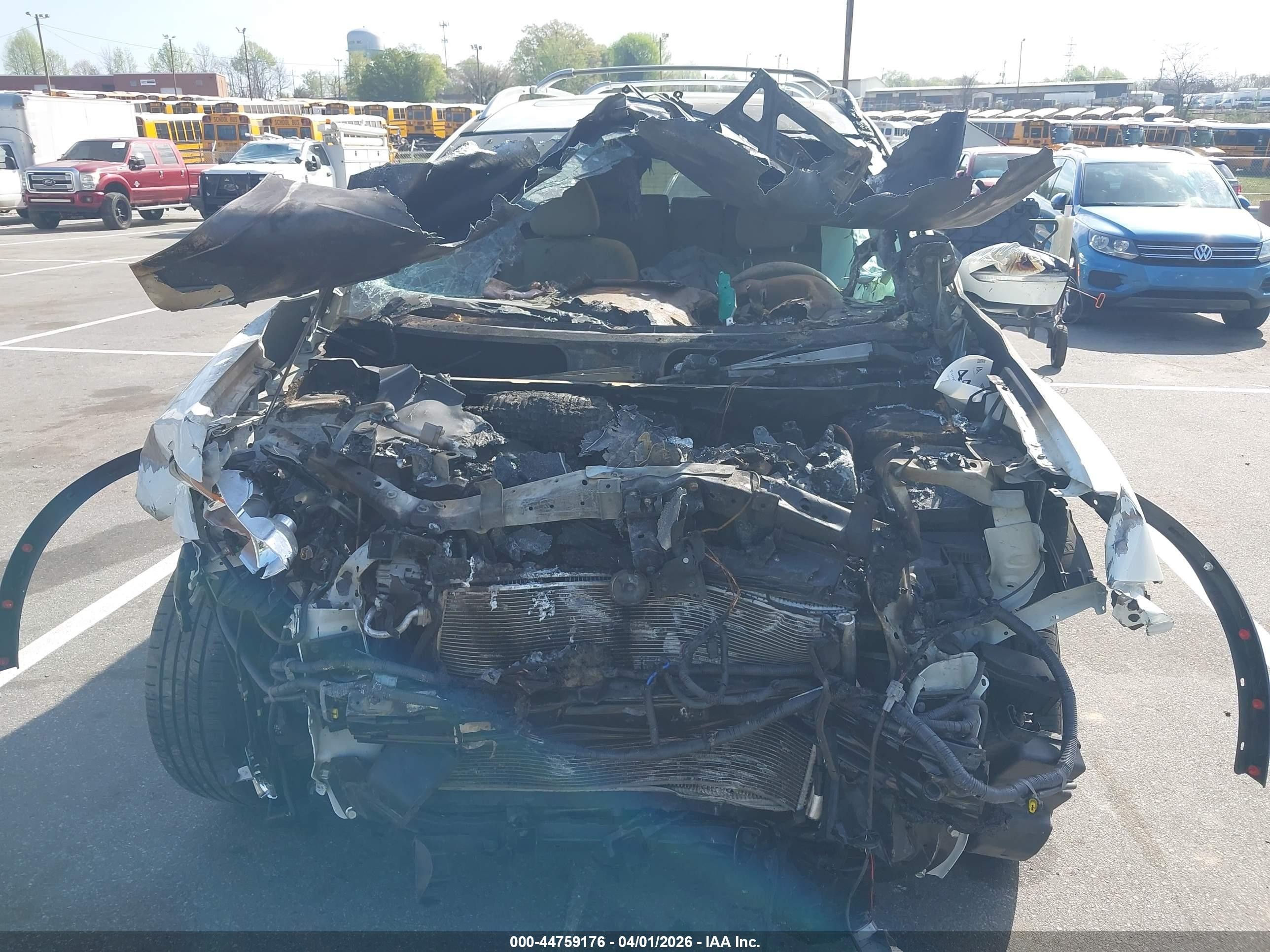 2015 Nissan Rogue Sv Белый vin: 5N1AT2MT4FC896043