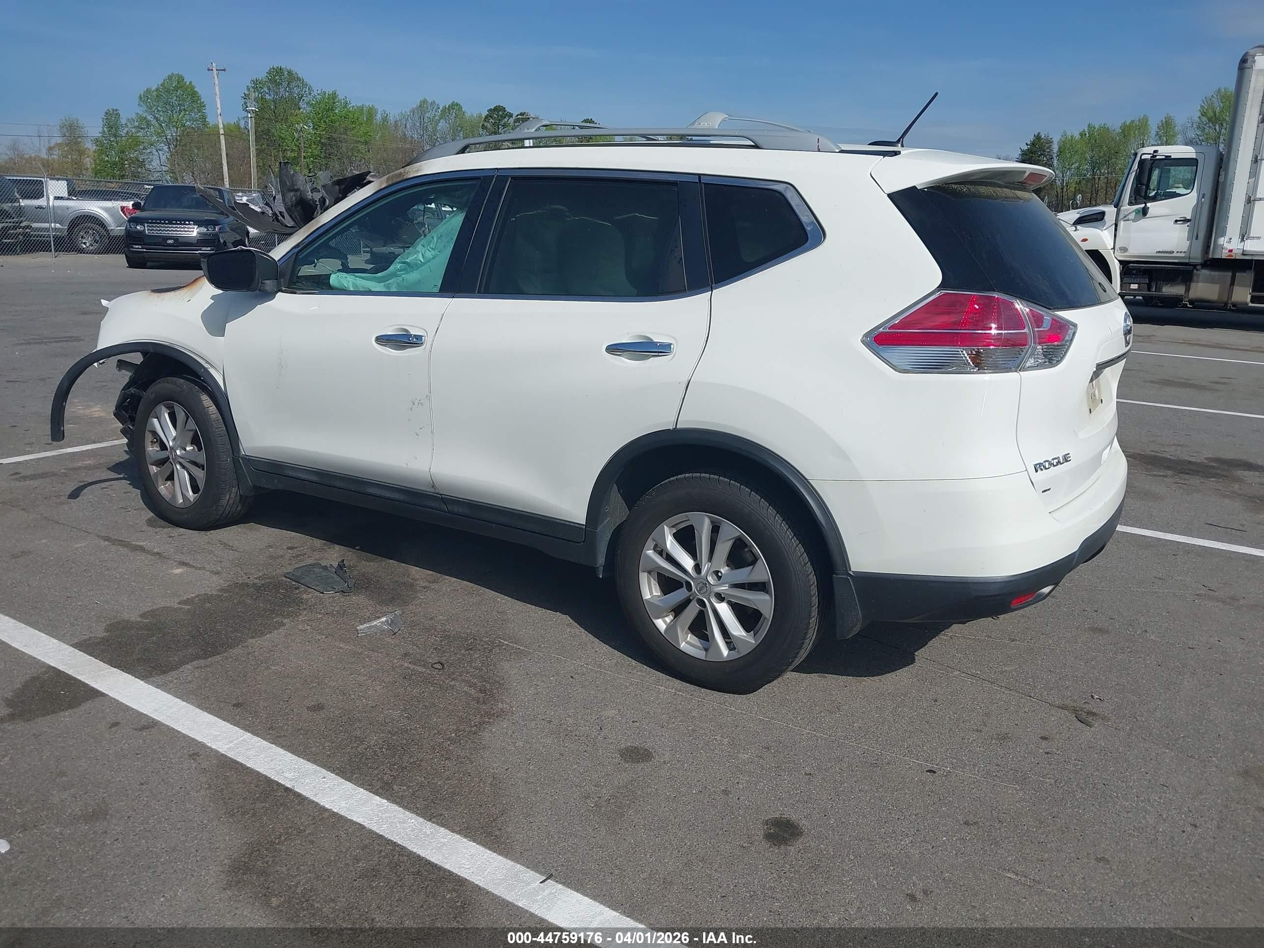2015 Nissan Rogue Sv Белый vin: 5N1AT2MT4FC896043