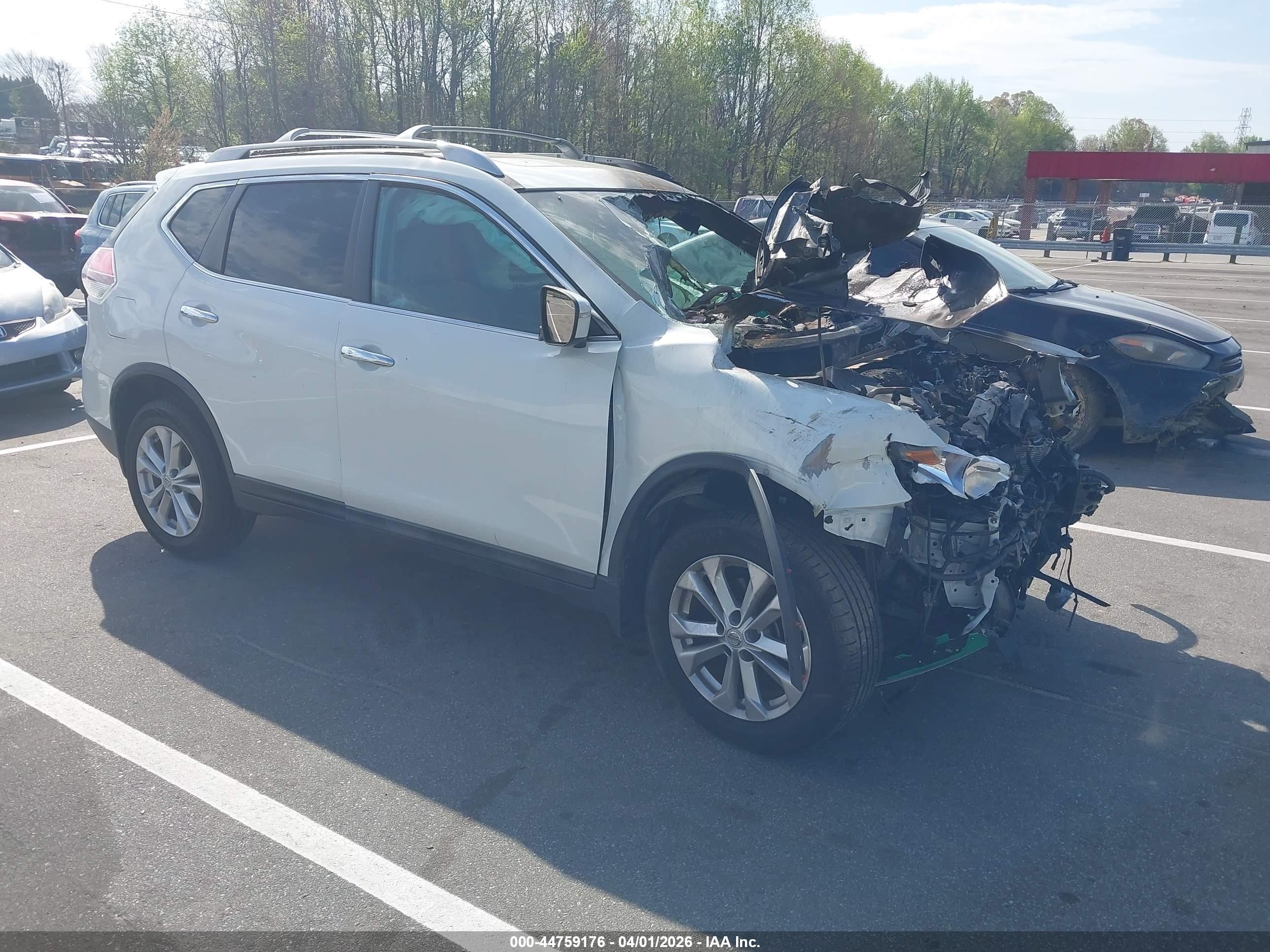 2015 Nissan Rogue Sv White vin: 5N1AT2MT4FC896043