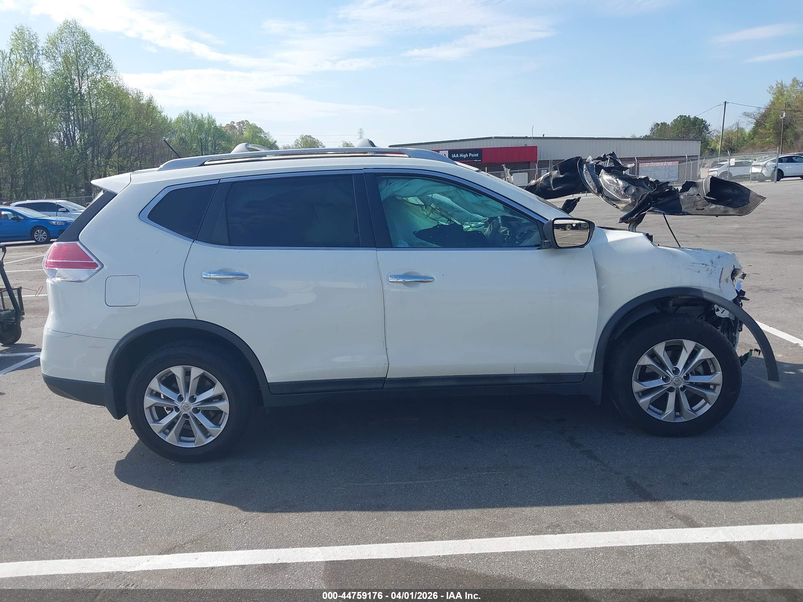 2015 Nissan Rogue Sv Белый vin: 5N1AT2MT4FC896043
