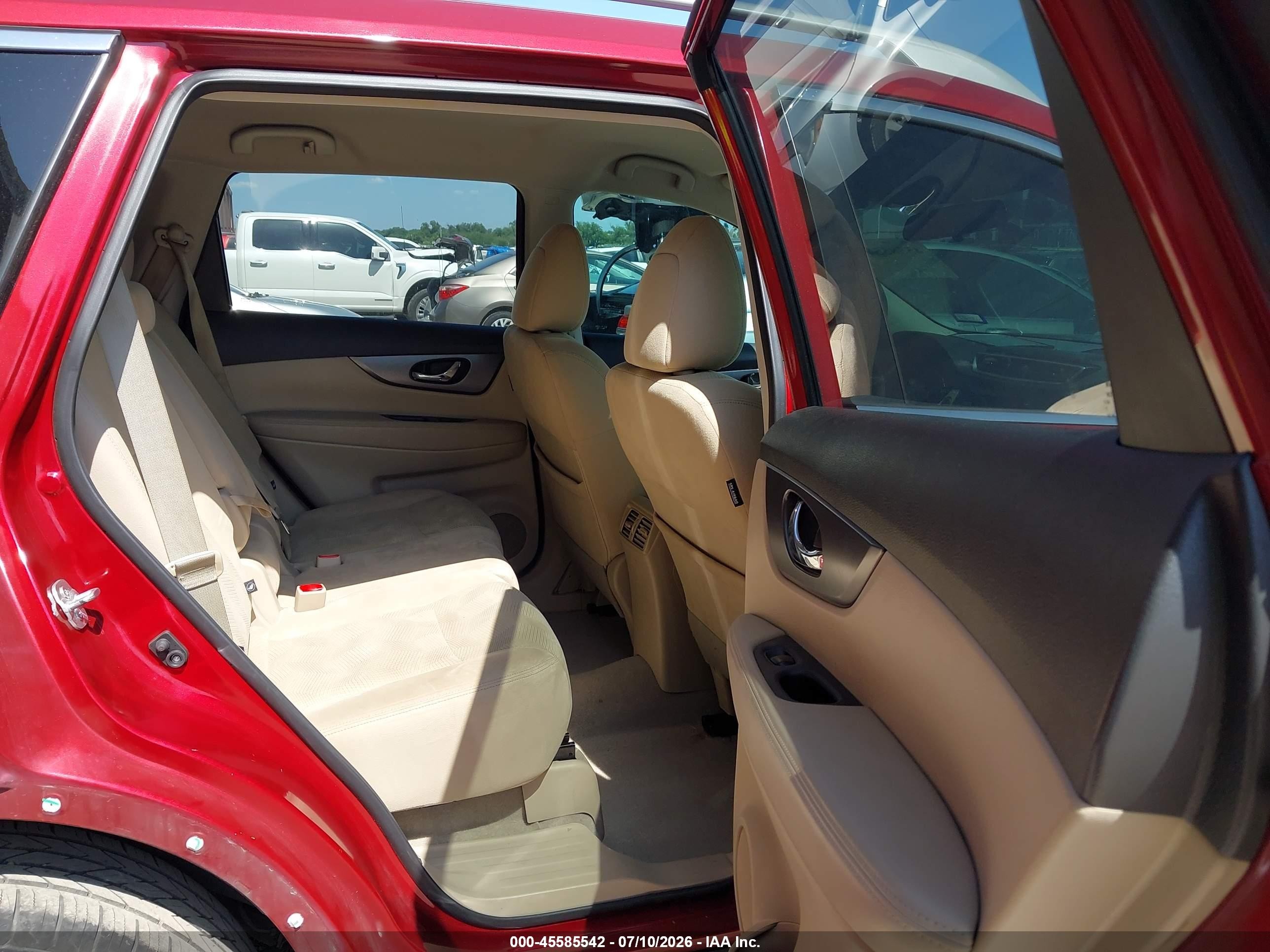 2015 Nissan Rogue Sv Red vin: 5N1AT2MT4FC917814