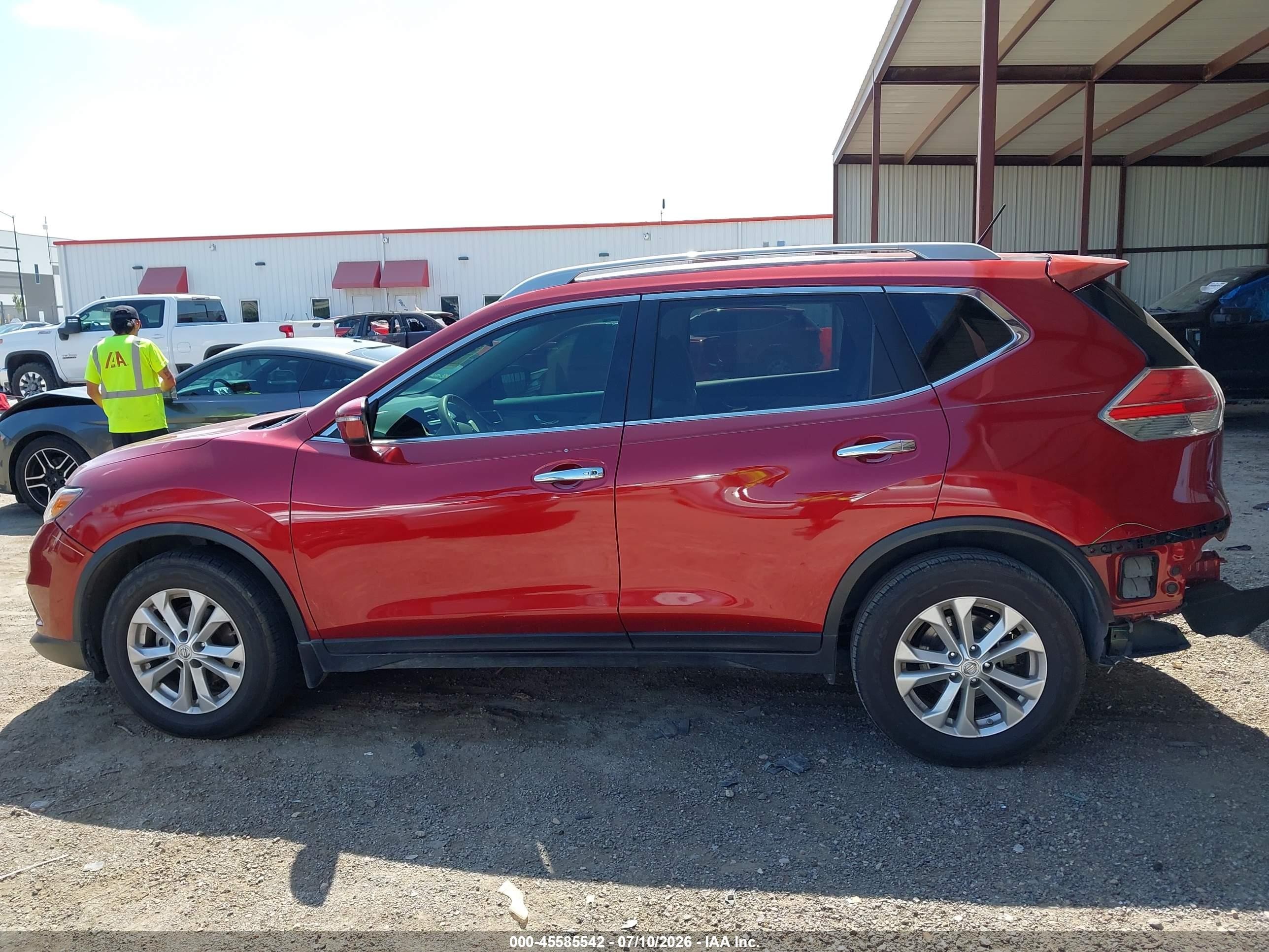 2015 Nissan Rogue Sv Red vin: 5N1AT2MT4FC917814