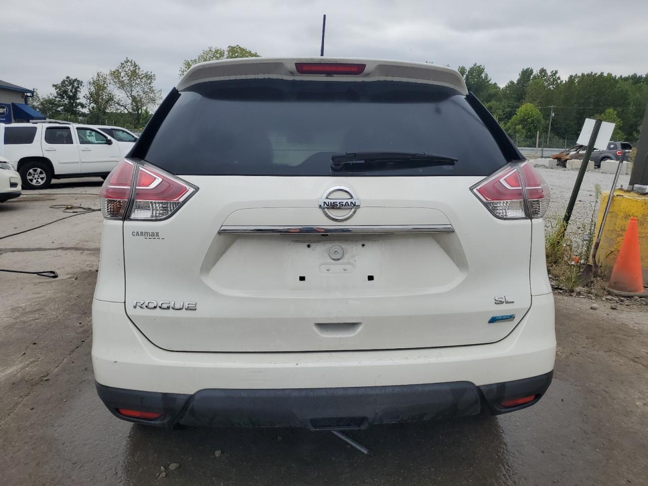 2014 Nissan Rogue S White vin: 5N1AT2MT5EC763919