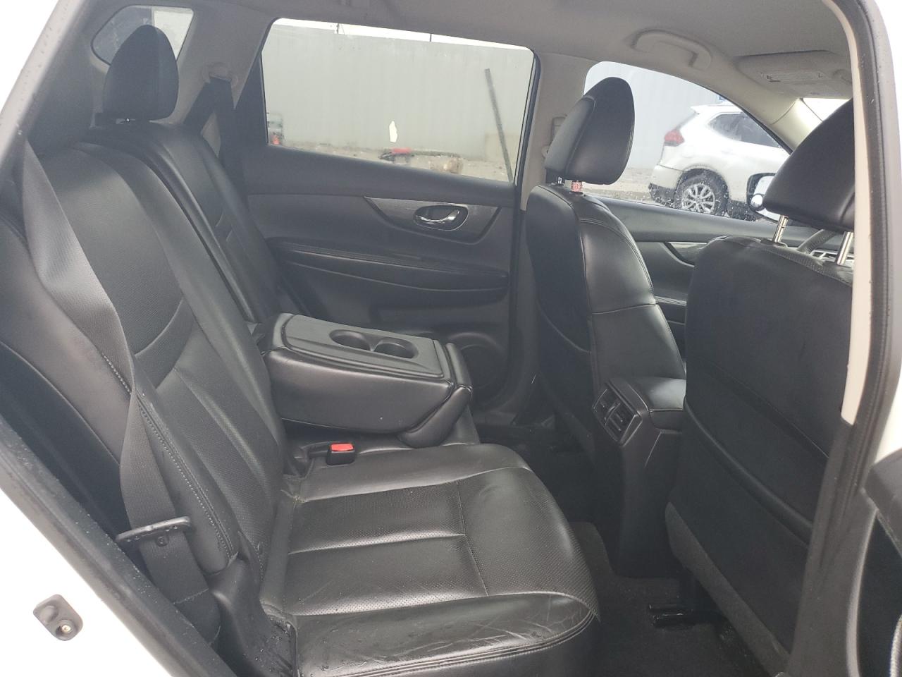 2014 Nissan Rogue S White vin: 5N1AT2MT5EC763919