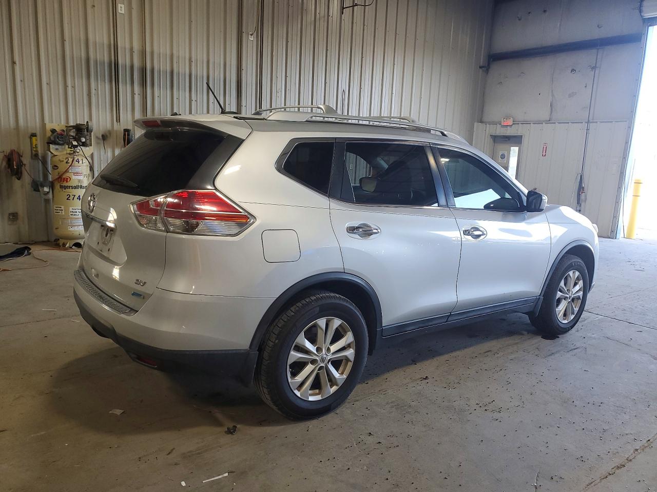 2014 Nissan Rogue Sv Серебряный vin: 5N1AT2MT5EC788206