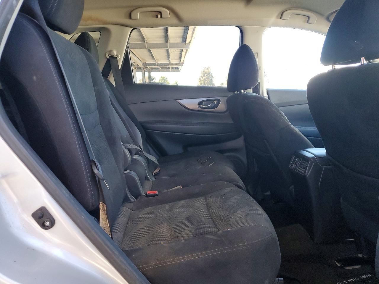 2014 Nissan Rogue Sv Silver vin: 5N1AT2MT5EC838439