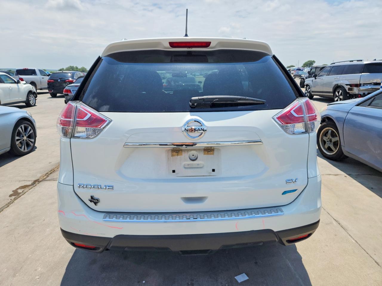 2014 Nissan Rogue Sv White vin: 5N1AT2MT5EC865706