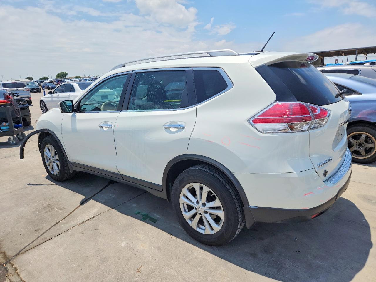 2014 Nissan Rogue Sv White vin: 5N1AT2MT5EC865706
