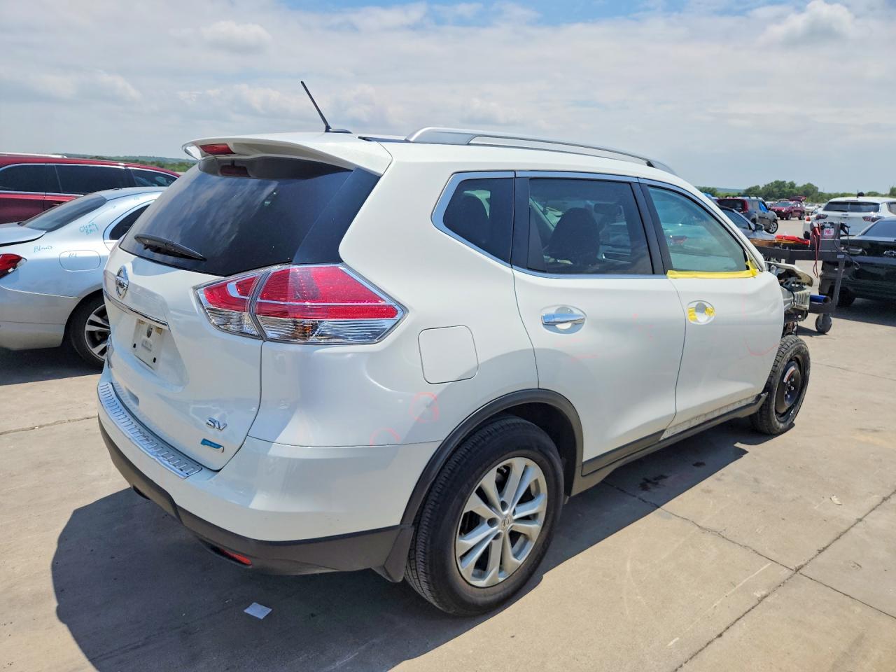 2014 Nissan Rogue Sv White vin: 5N1AT2MT5EC865706