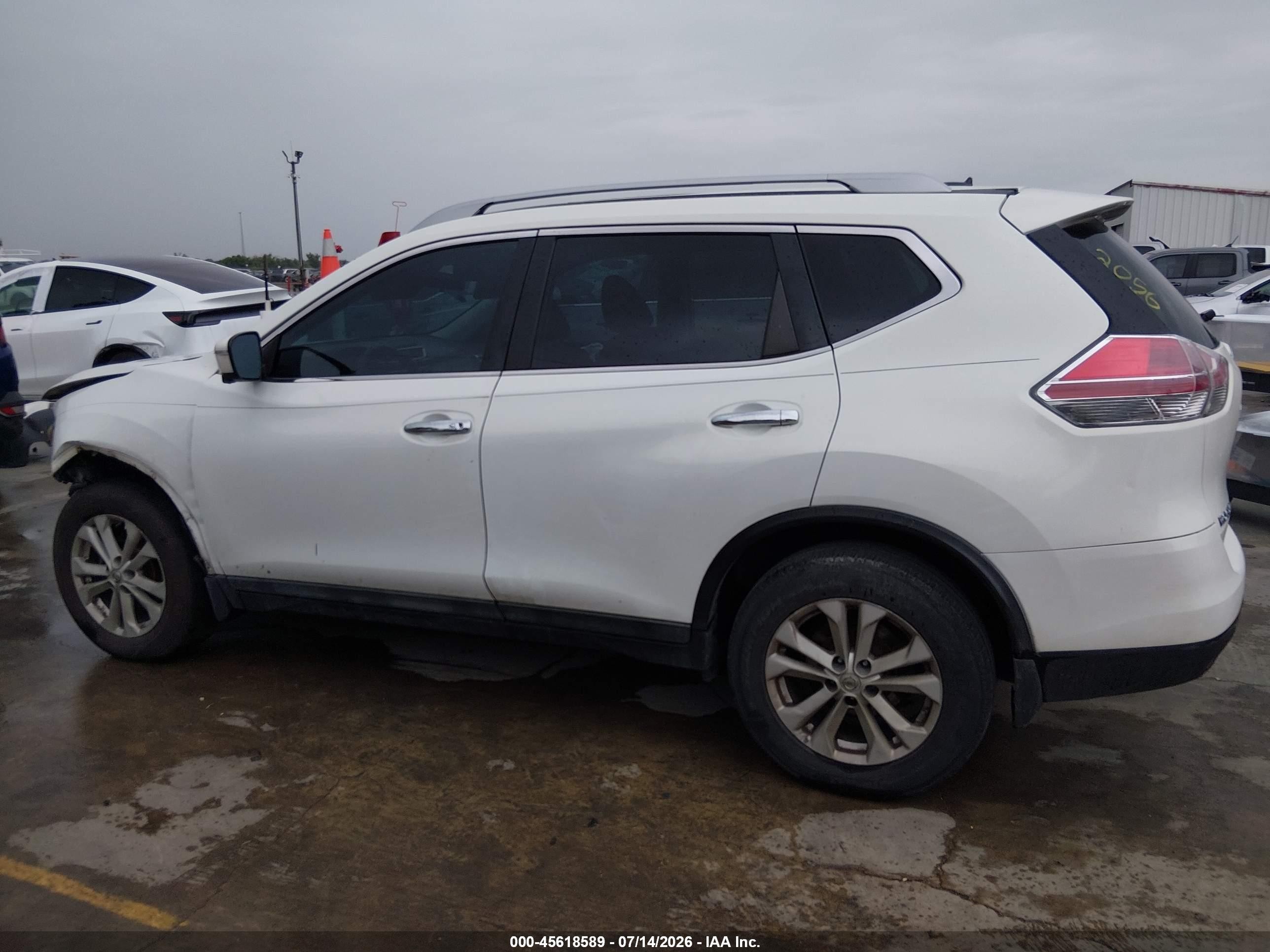 2014 Nissan Rogue Sv White vin: 5N1AT2MT5EC872056