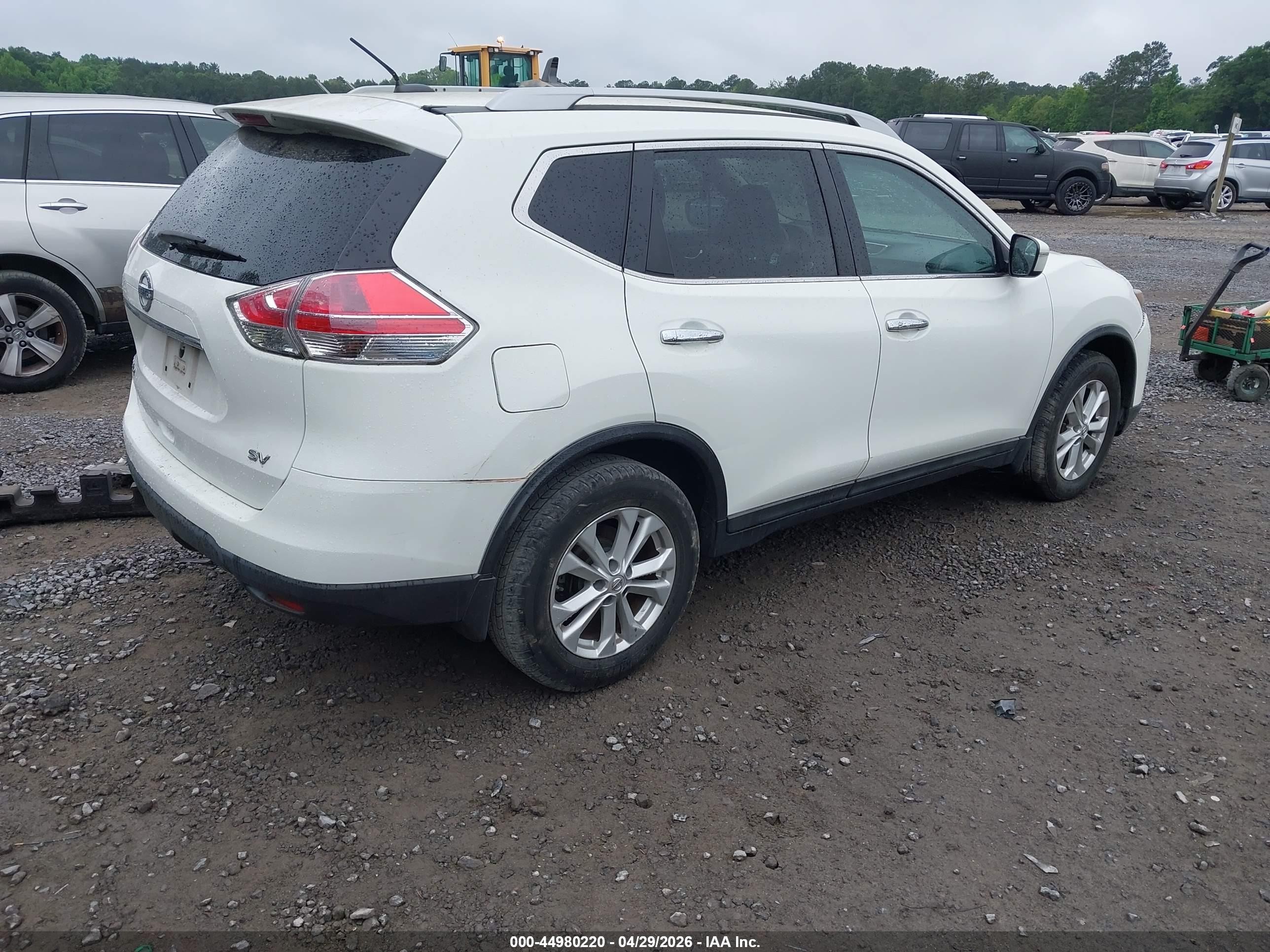 2015 Nissan Rogue Sv White vin: 5N1AT2MT5FC863276