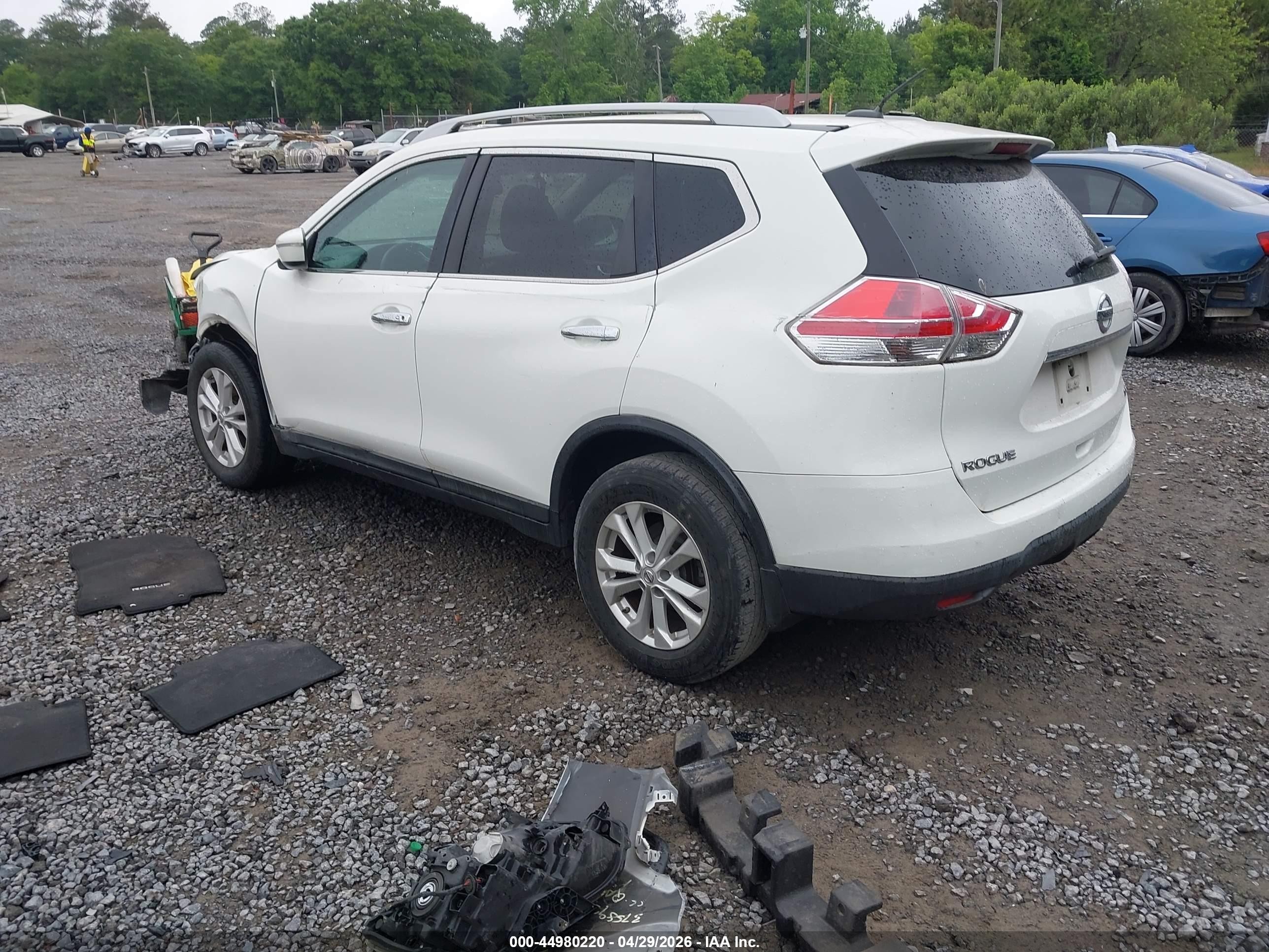 2015 Nissan Rogue Sv White vin: 5N1AT2MT5FC863276