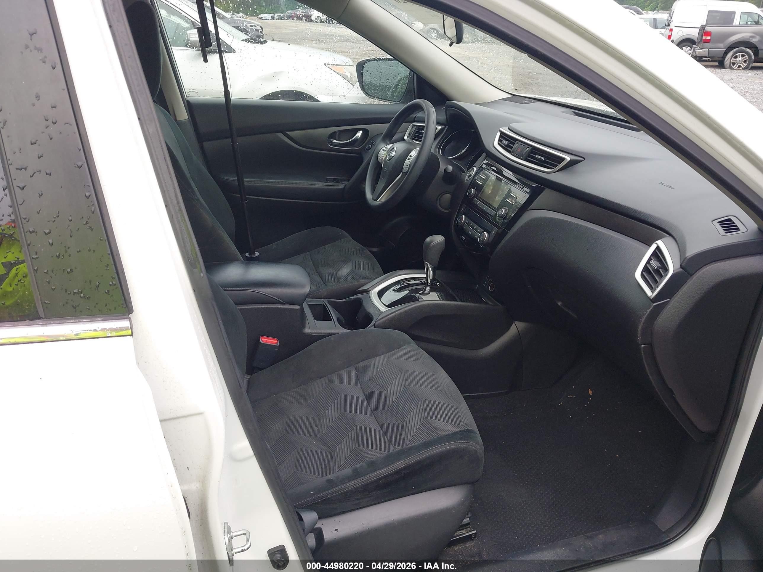 2015 Nissan Rogue Sv White vin: 5N1AT2MT5FC863276