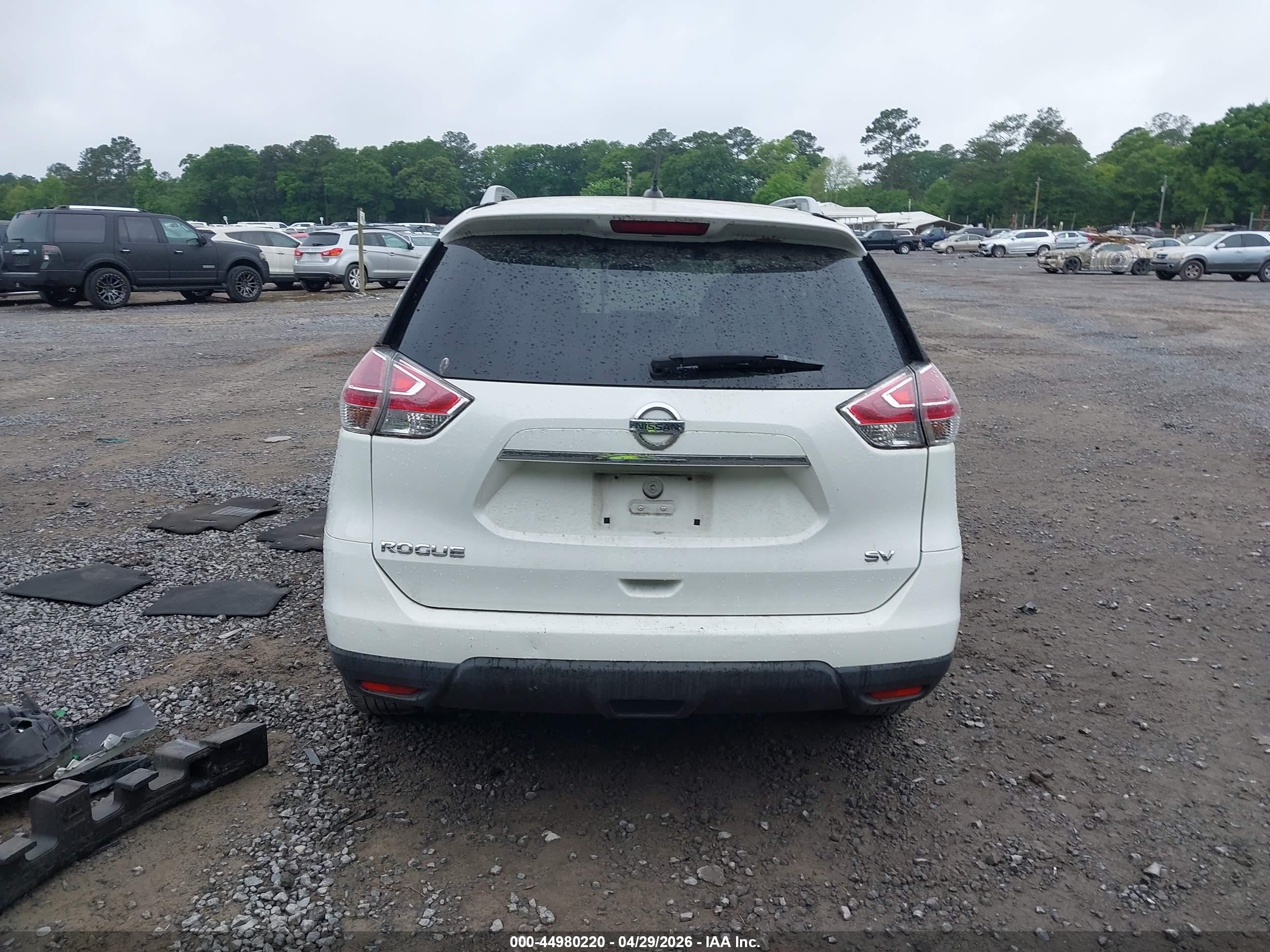 2015 Nissan Rogue Sv White vin: 5N1AT2MT5FC863276
