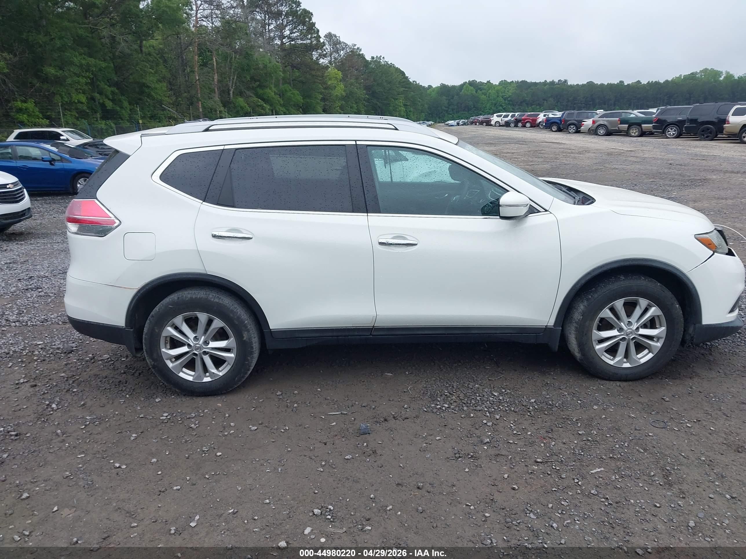 2015 Nissan Rogue Sv White vin: 5N1AT2MT5FC863276