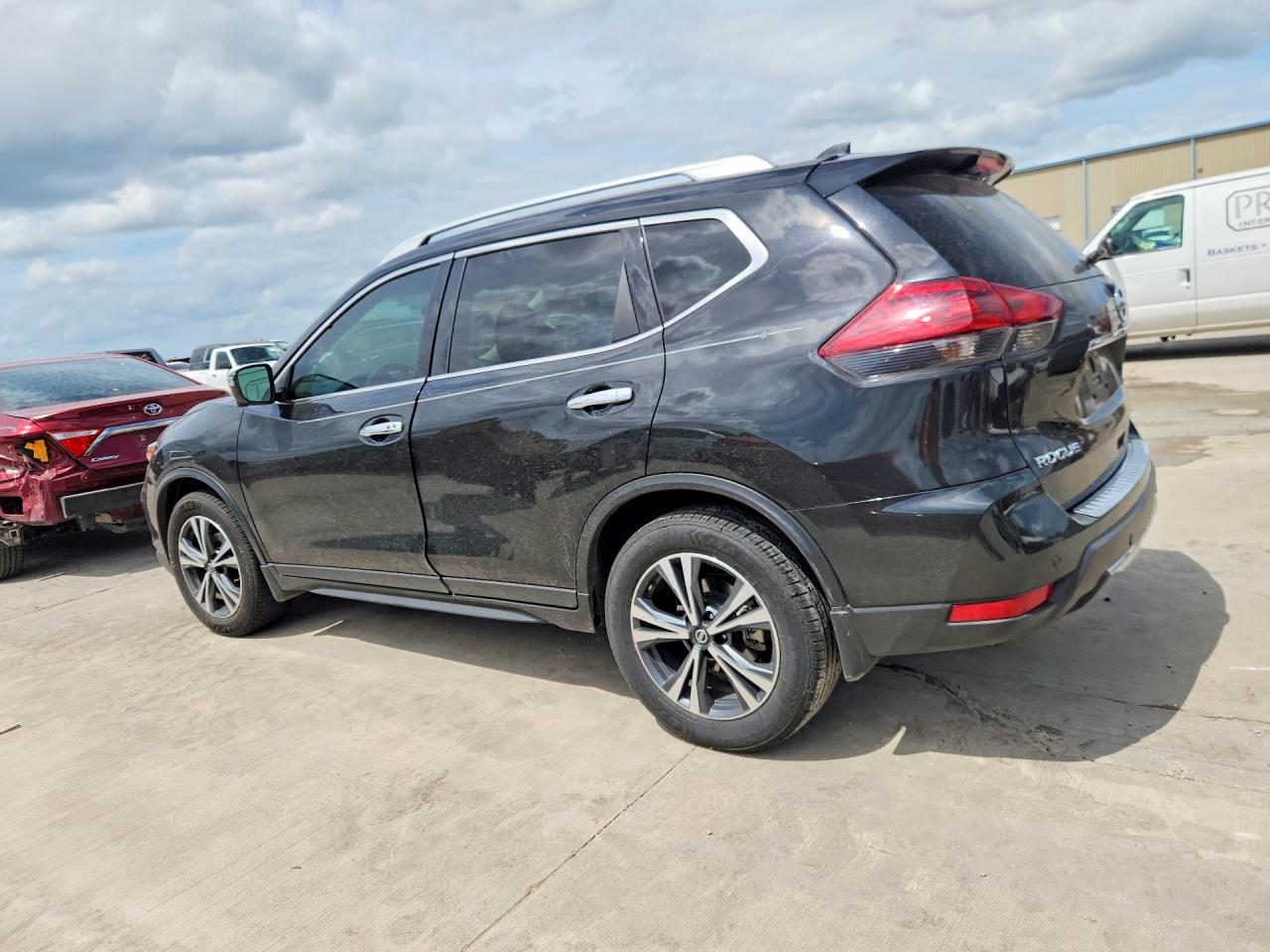 2019 Nissan Rogue Sv Черный vin: 5N1AT2MT5KC701562