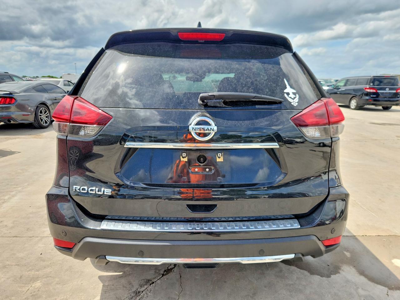 2019 Nissan Rogue Sv Черный vin: 5N1AT2MT5KC701562