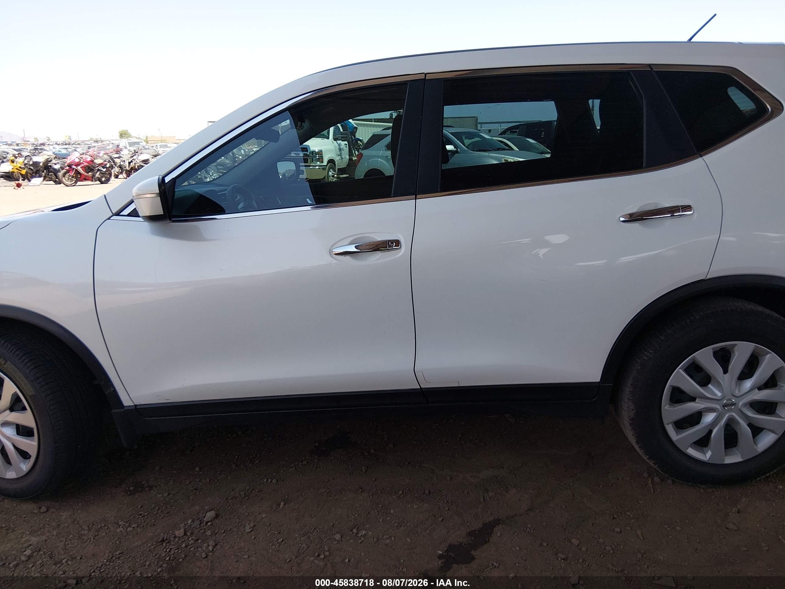 2014 Nissan Rogue S White vin: 5N1AT2MT6EC767896