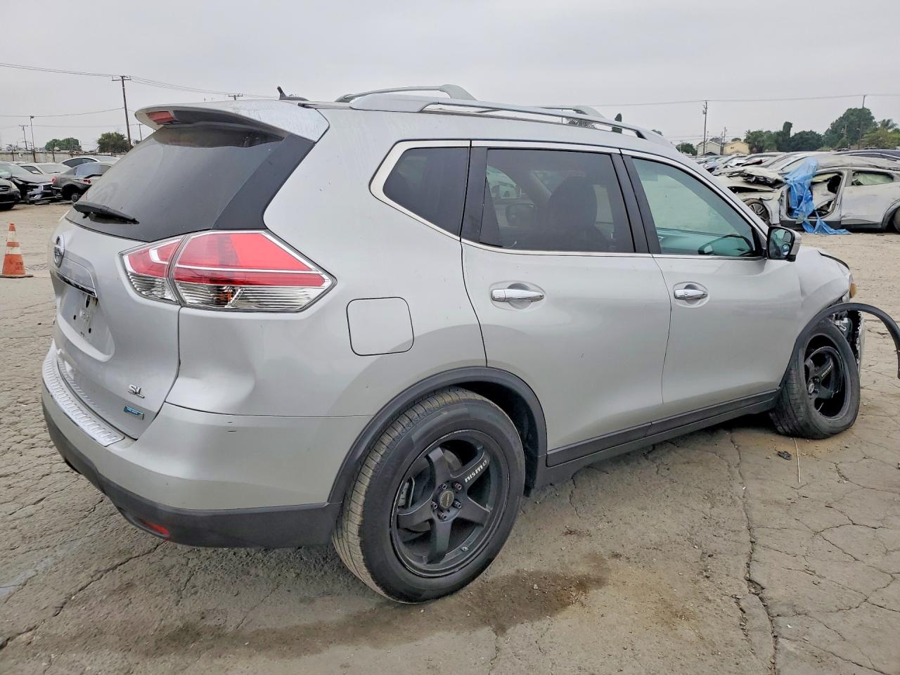 2014 Nissan Rogue S Серебряный vin: 5N1AT2MT6EC819866