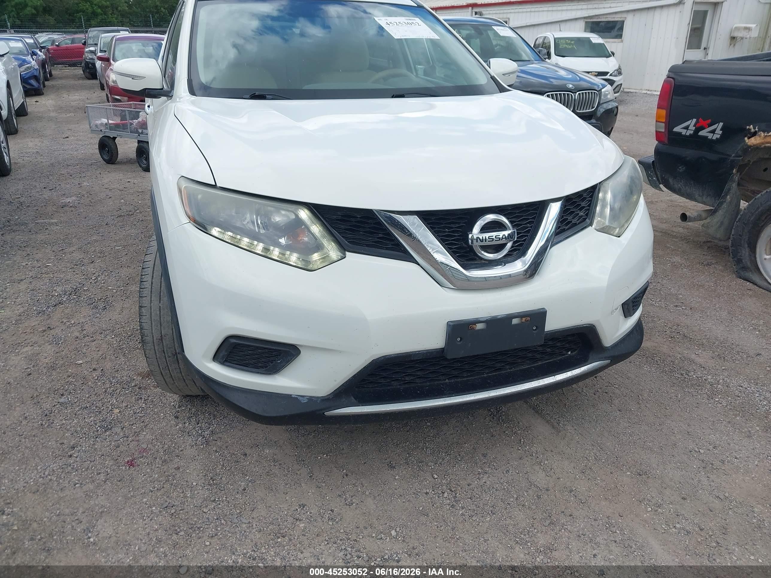 2014 Nissan Rogue Sv White vin: 5N1AT2MT6EC868663