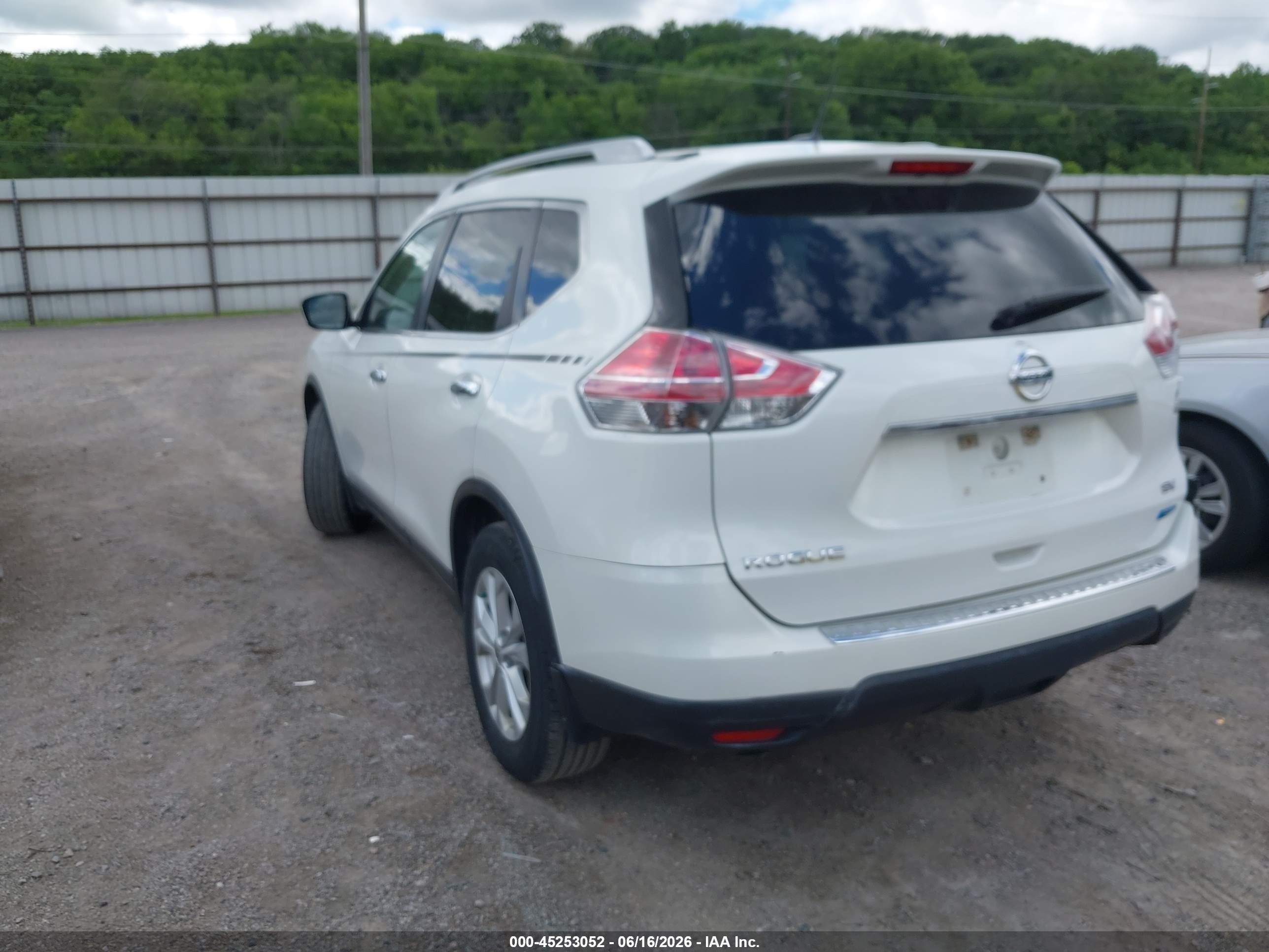 2014 Nissan Rogue Sv White vin: 5N1AT2MT6EC868663