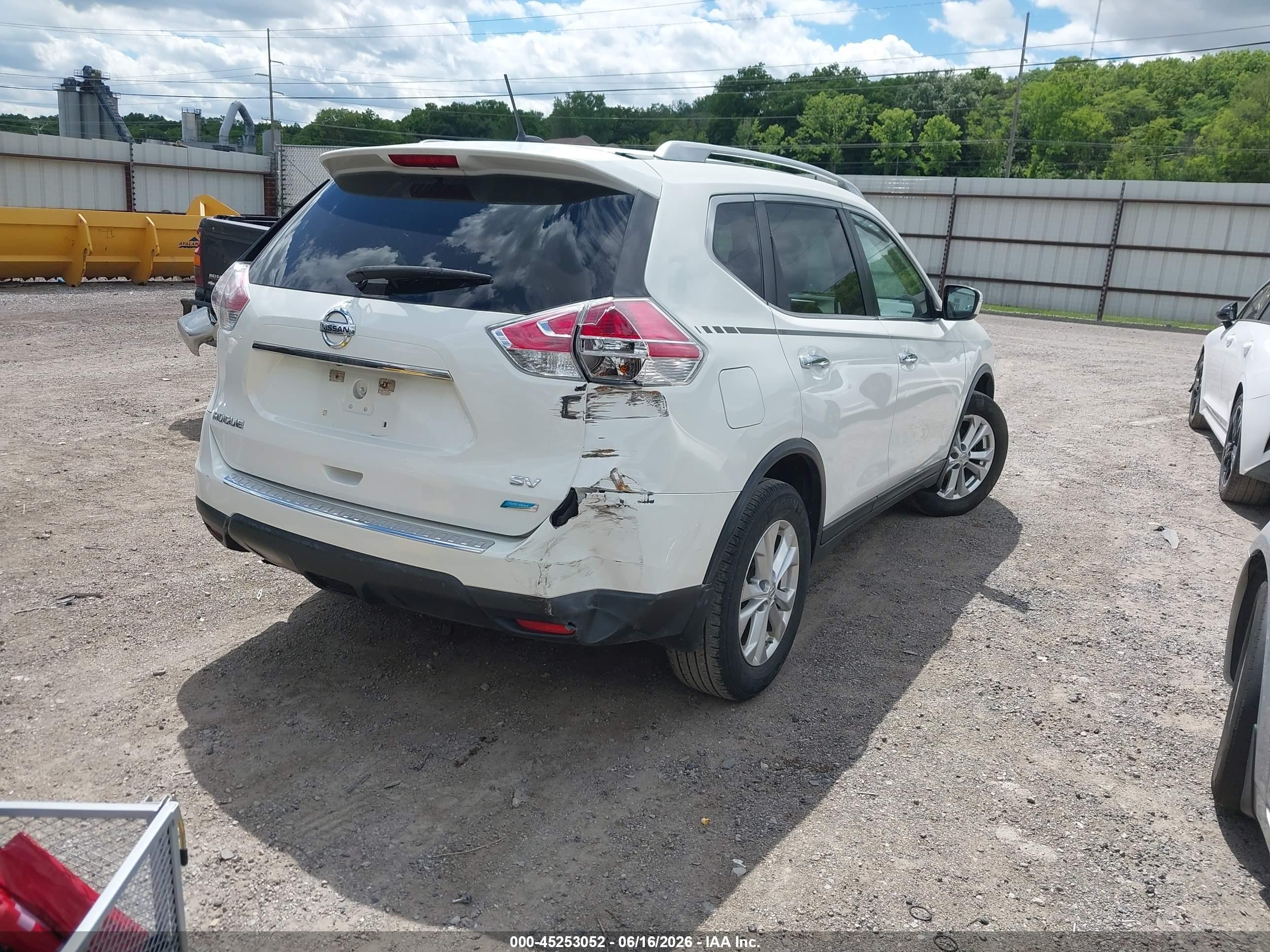 2014 Nissan Rogue Sv White vin: 5N1AT2MT6EC868663