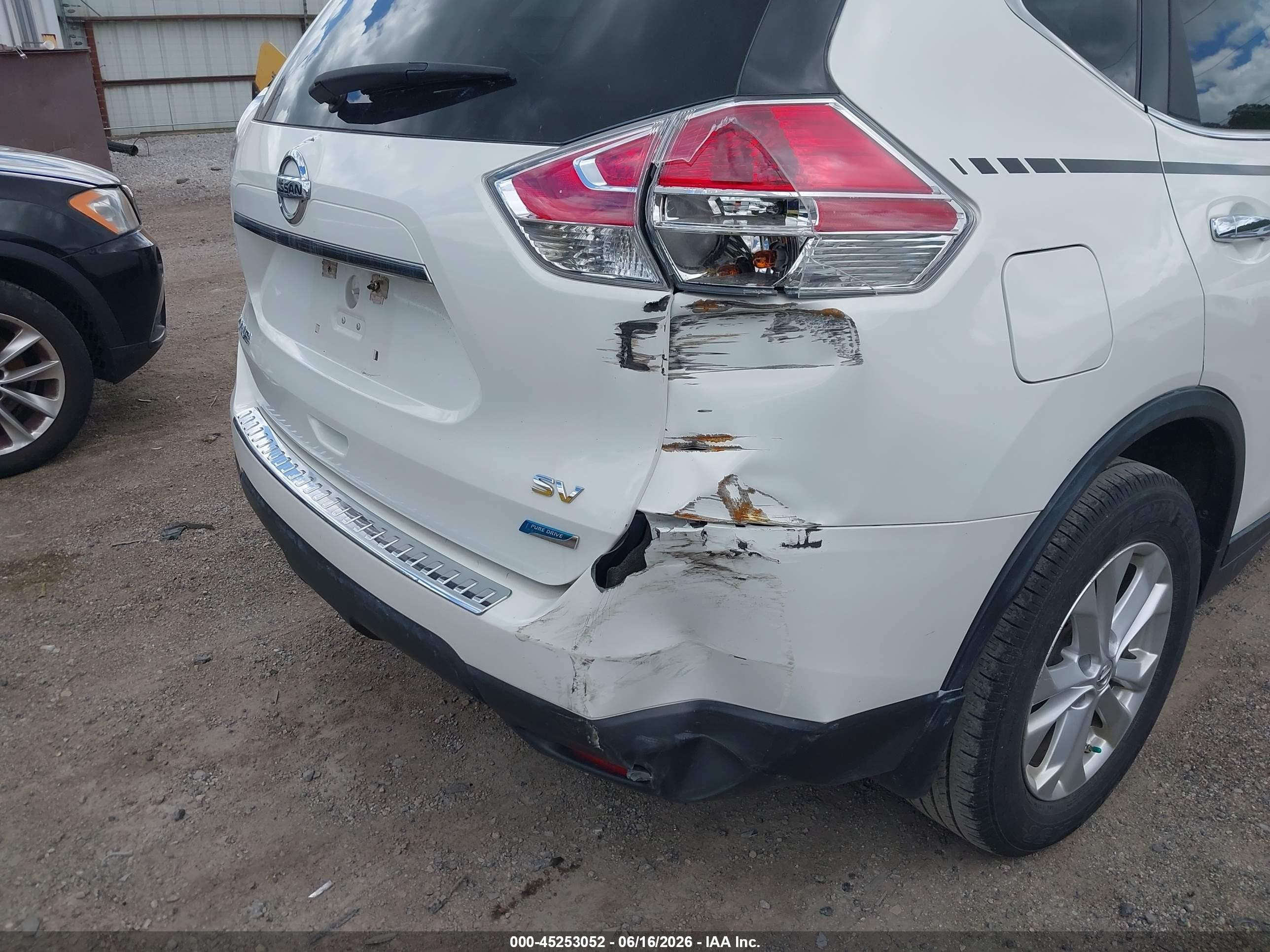 2014 Nissan Rogue Sv White vin: 5N1AT2MT6EC868663